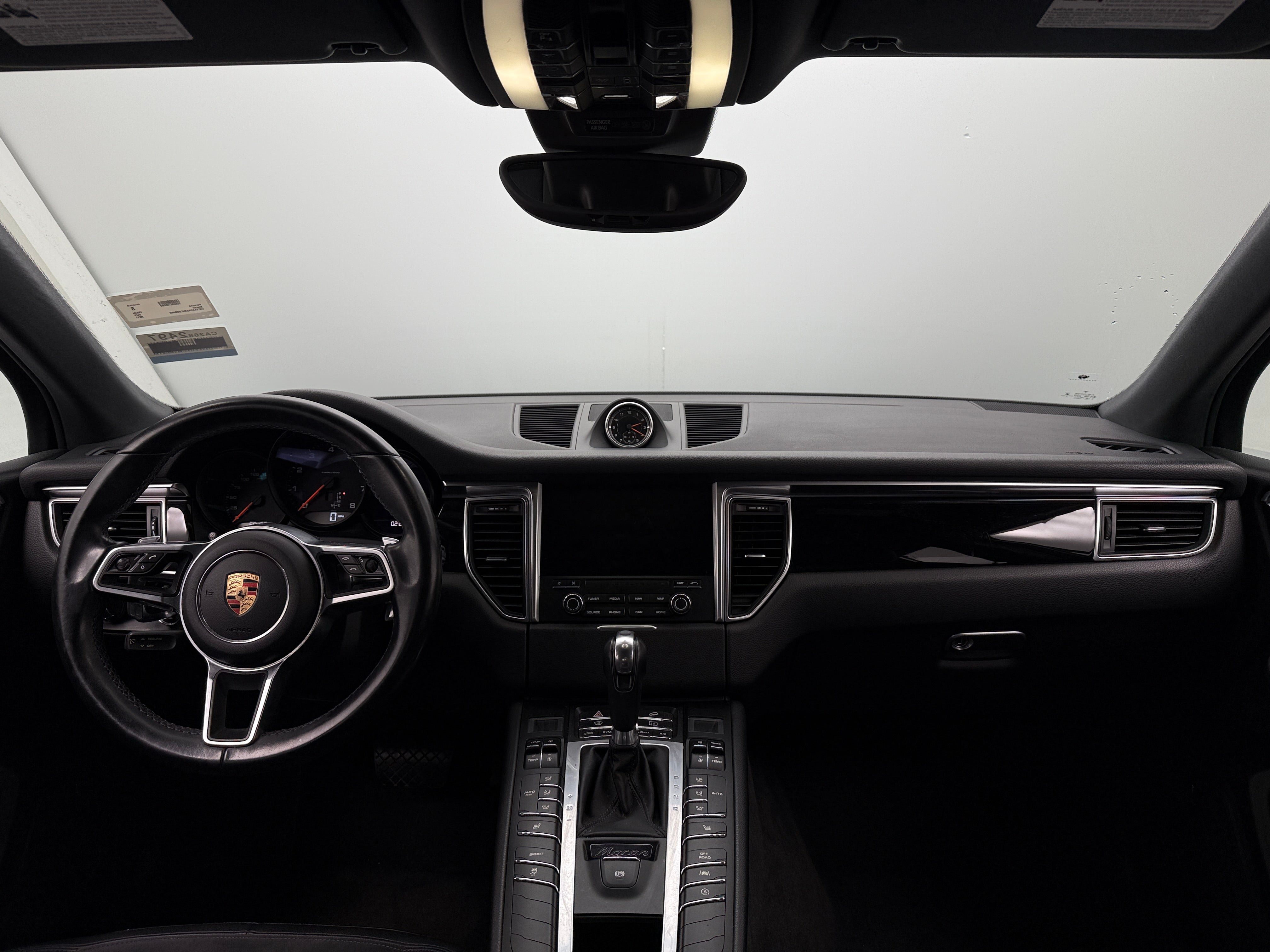 2017 Porsche Macan Base 2
