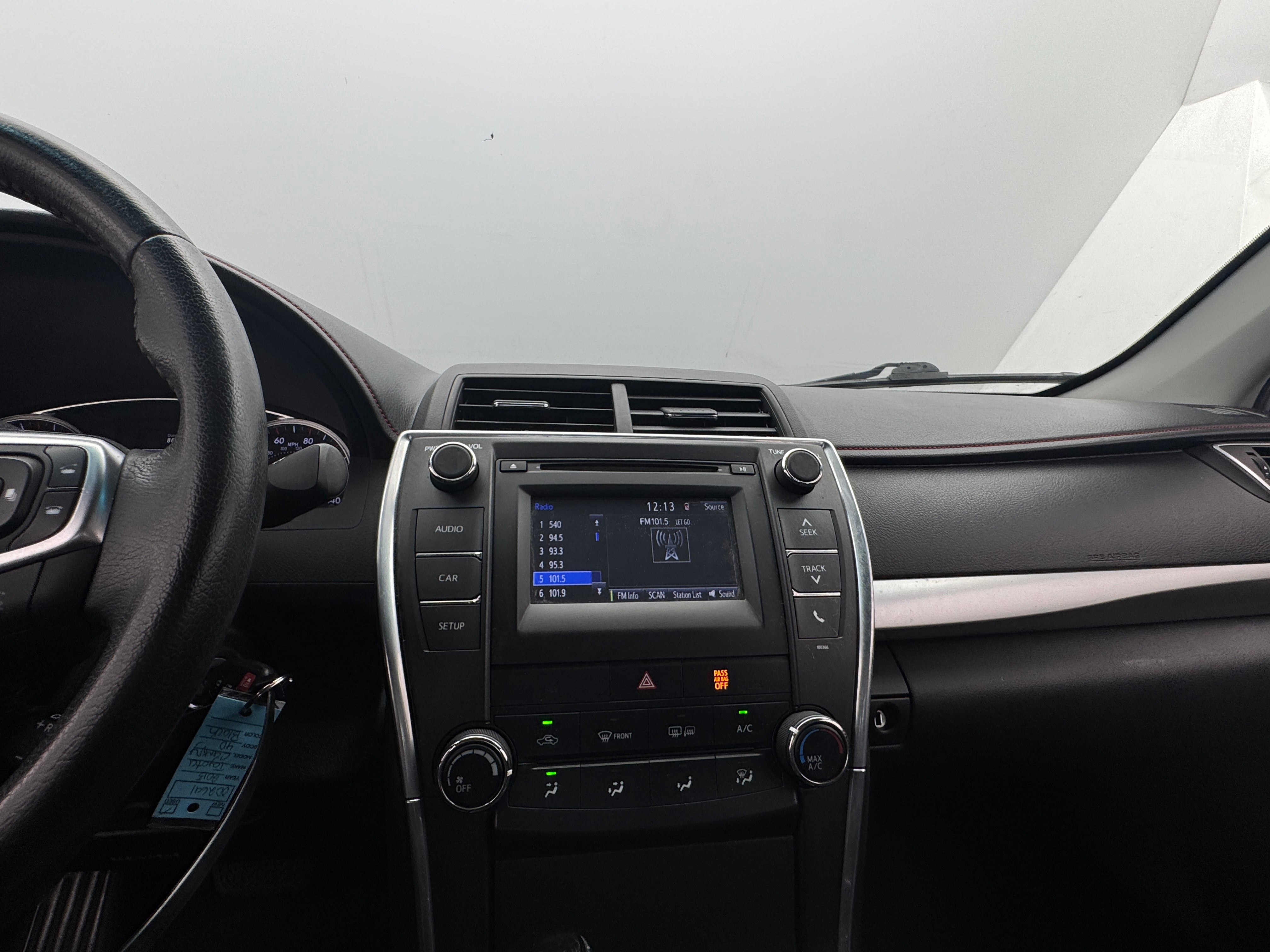 2015 Toyota Camry SE 4