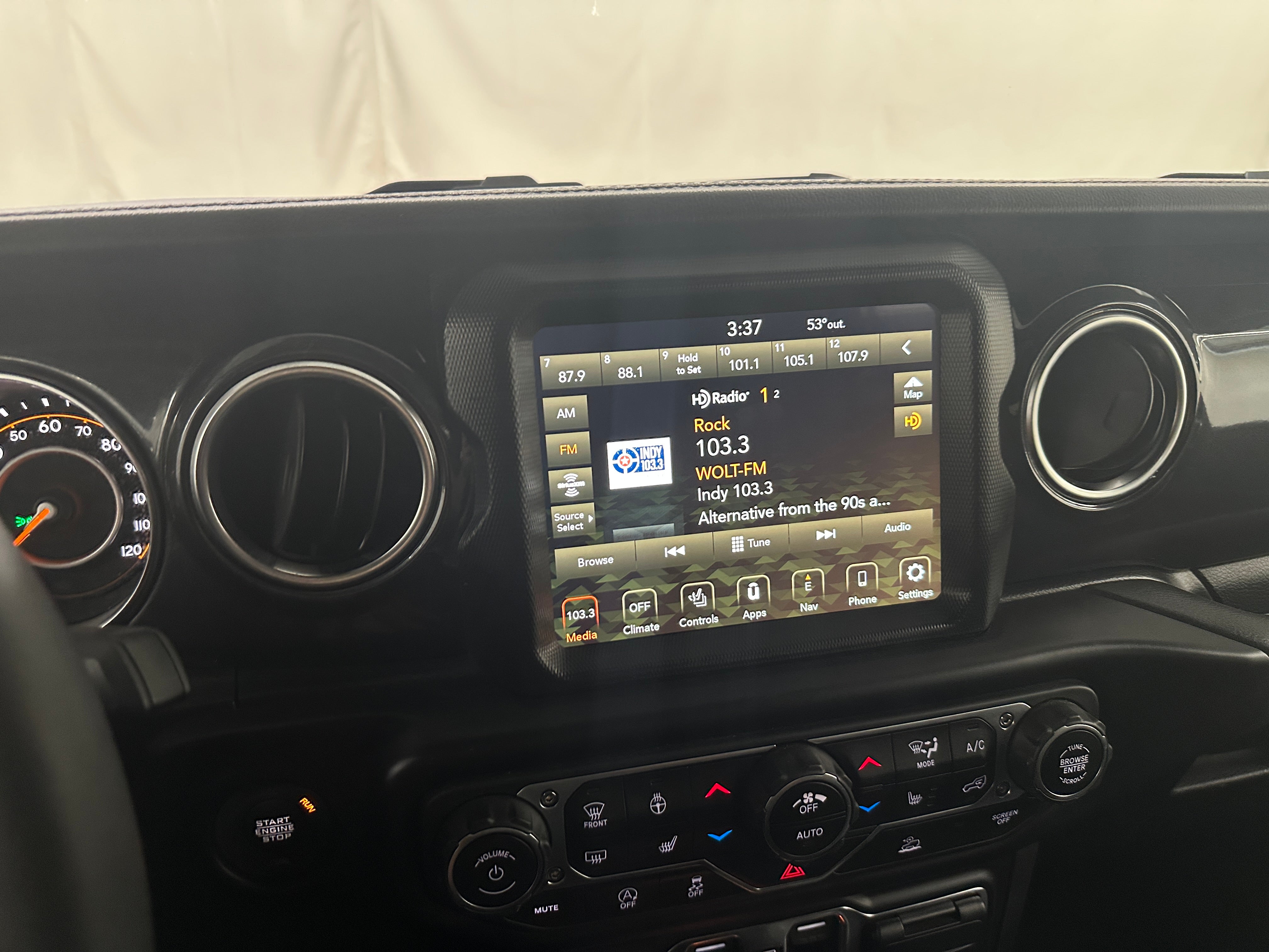 2023 Jeep Wrangler Unlimited Altitude 3