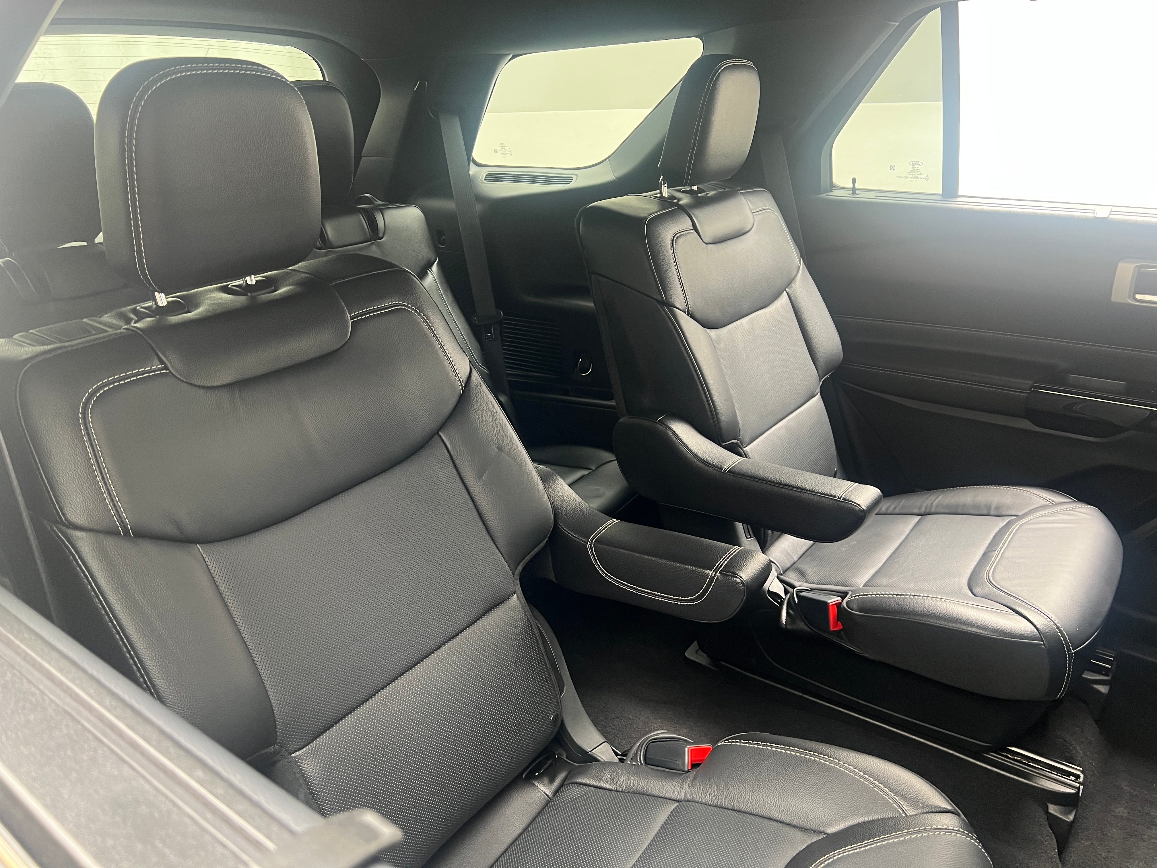 2022 Ford Explorer ST 5