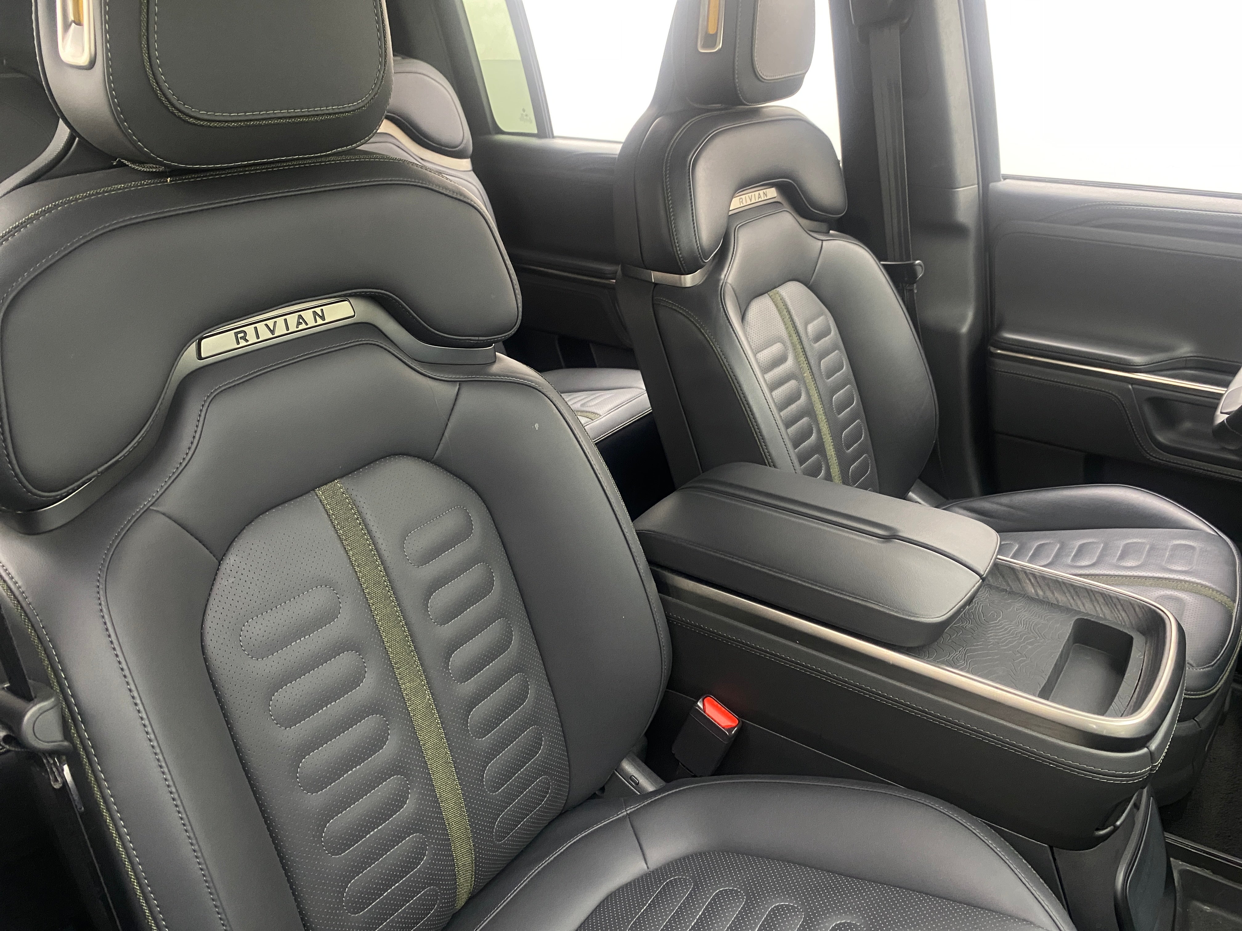 2023 Rivian R1S Adventure 2