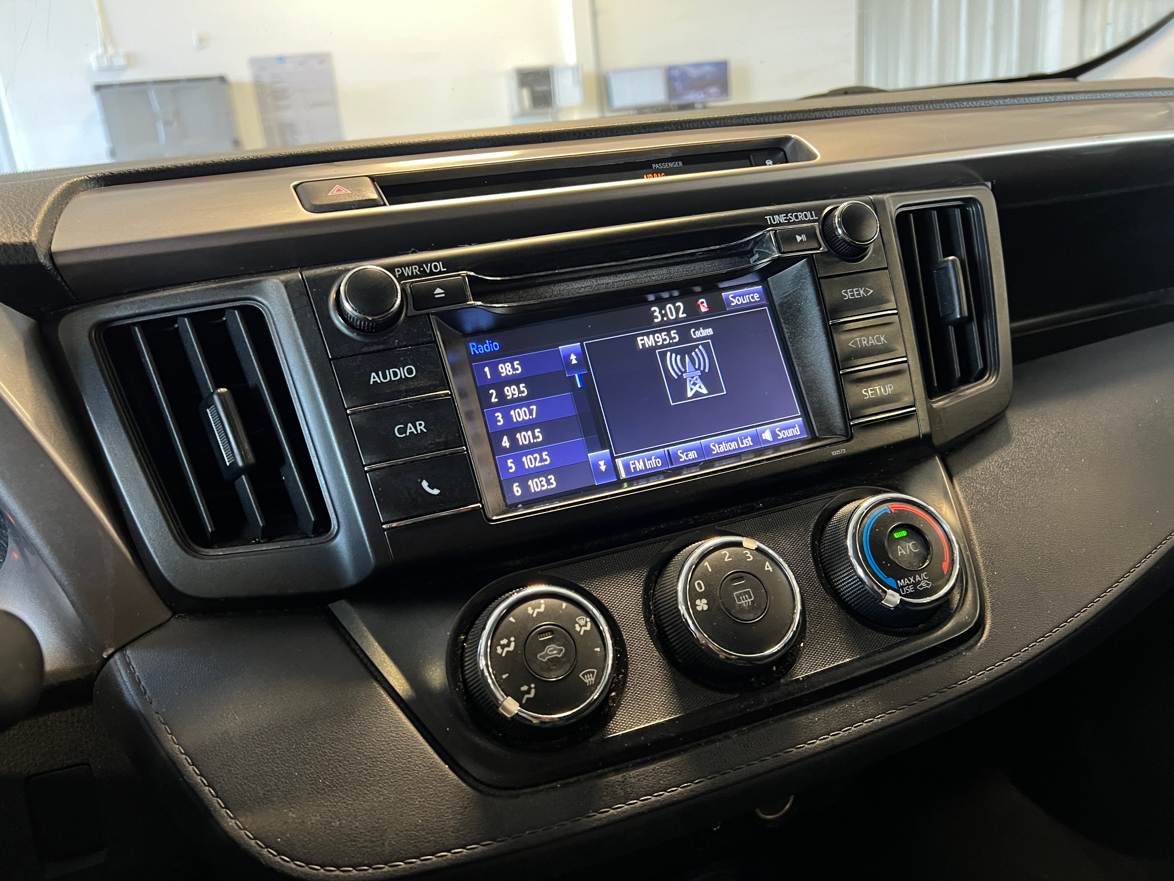 2016 Toyota RAV4 LE 4