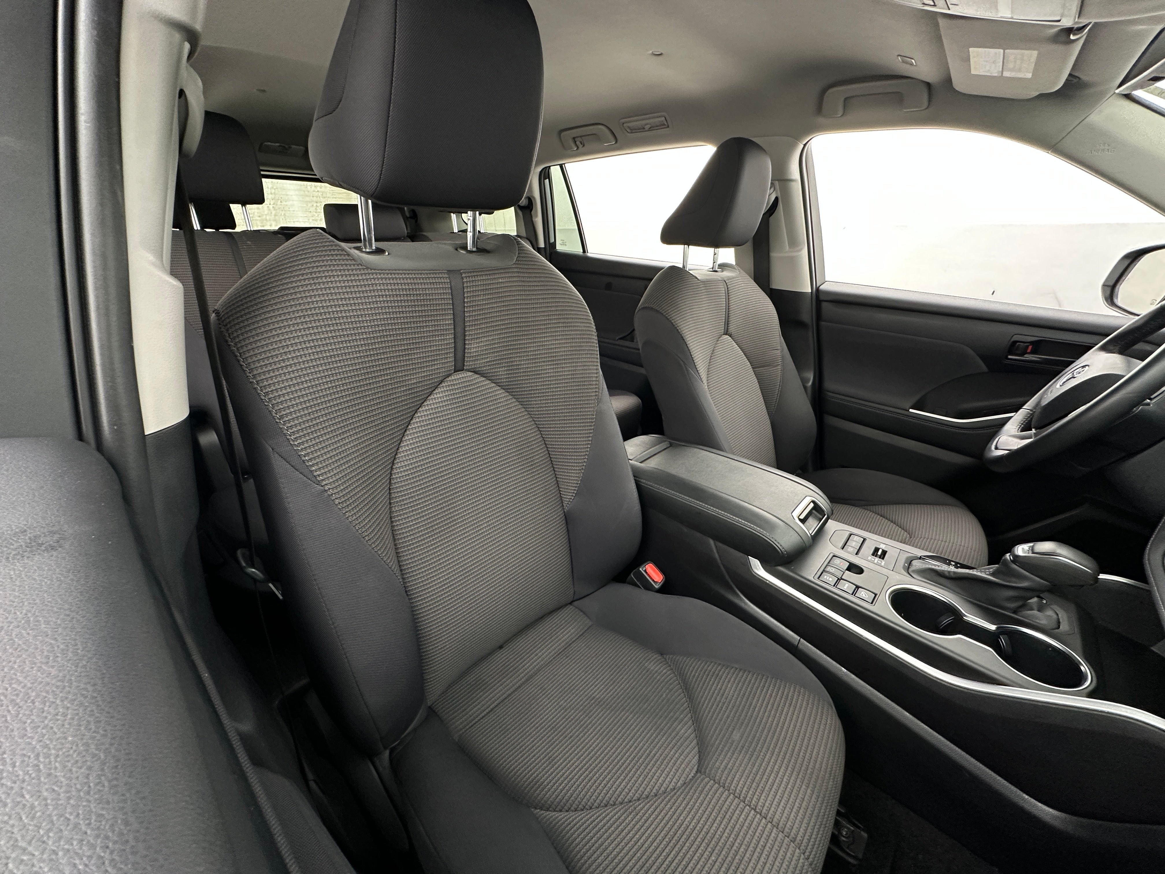 2024 Toyota Highlander LE 2