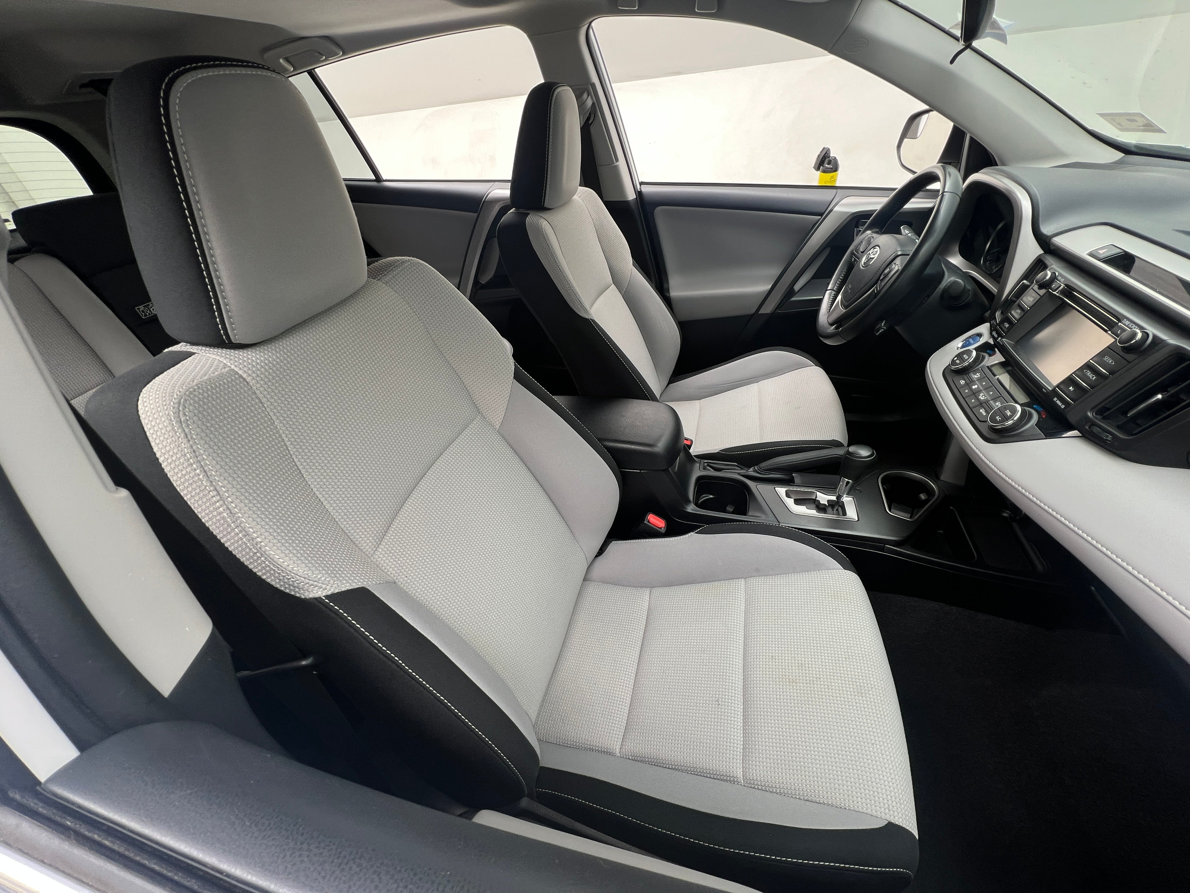 2017 Toyota RAV4 XLE 2