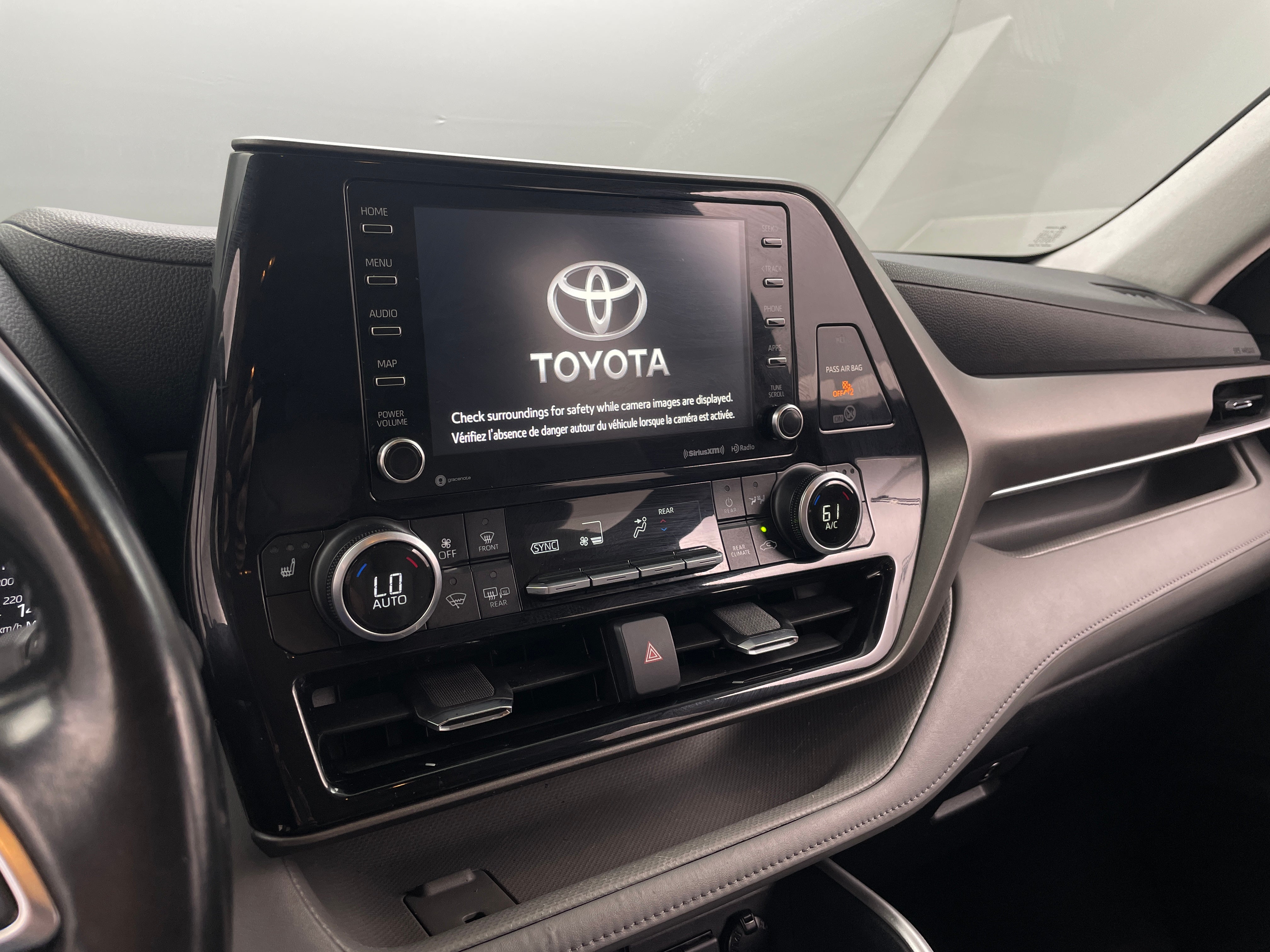2021 Toyota Highlander XLE 3