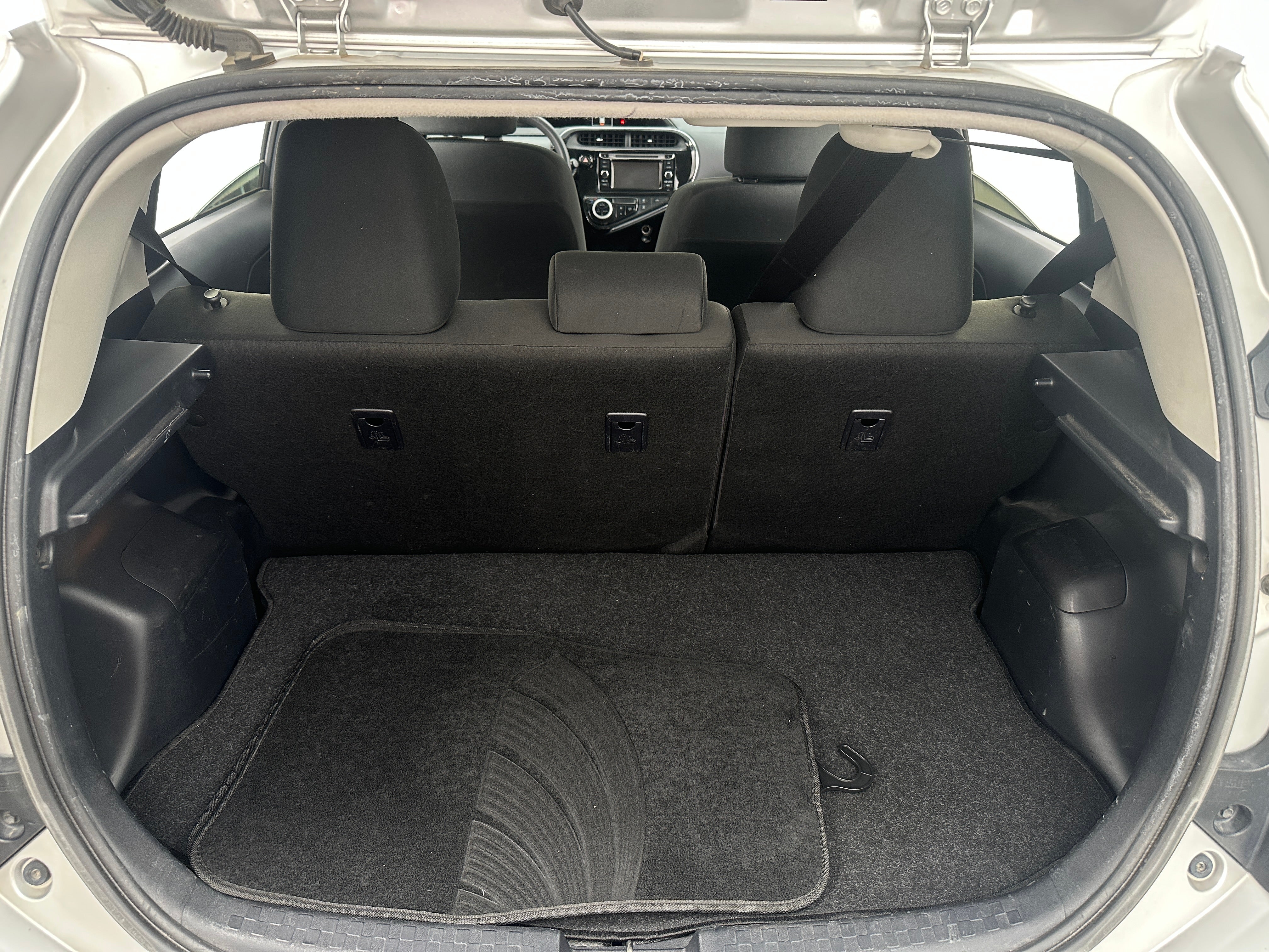2018 Toyota Prius c Two 7