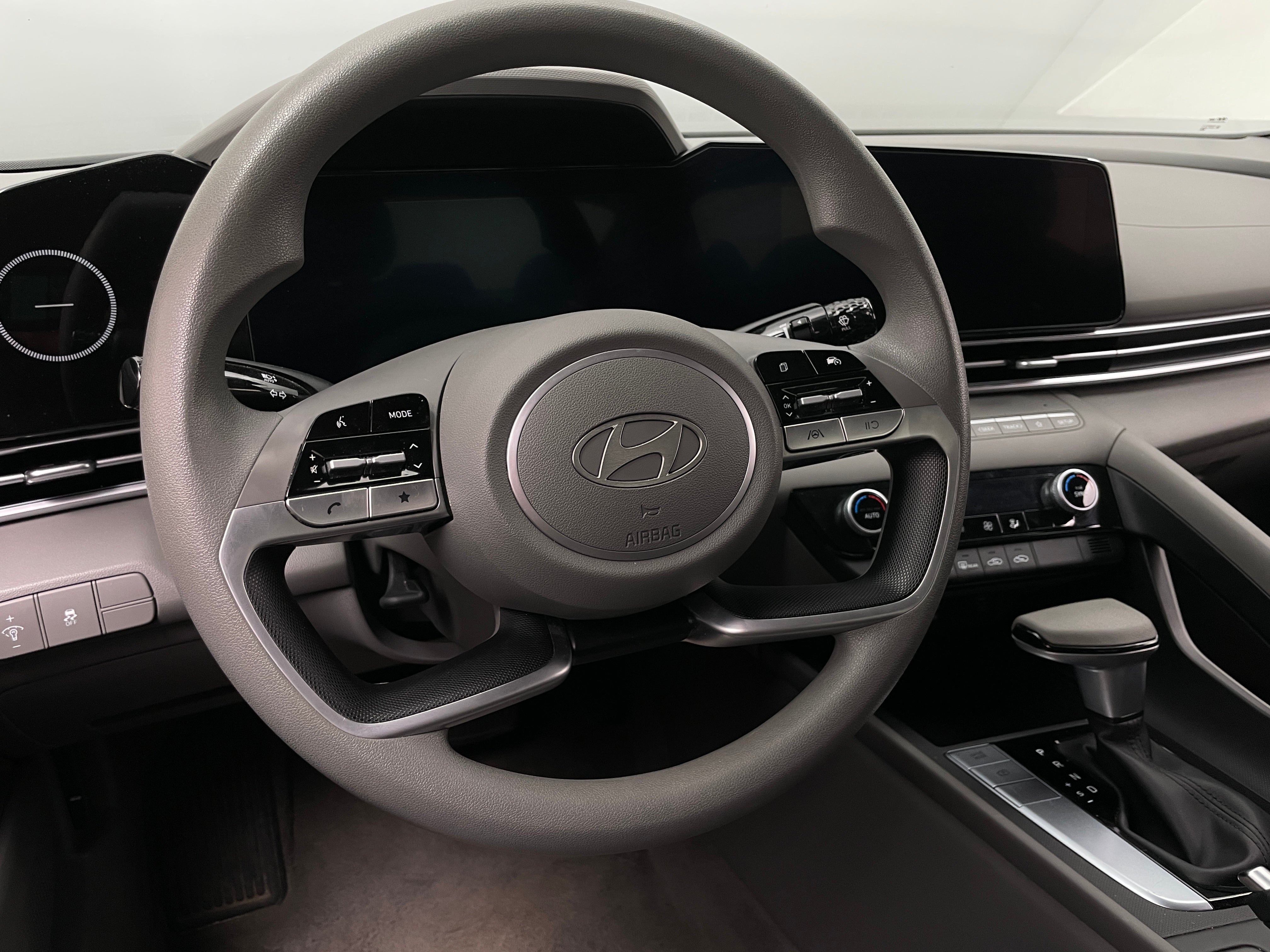 2024 Hyundai Elantra SEL 5