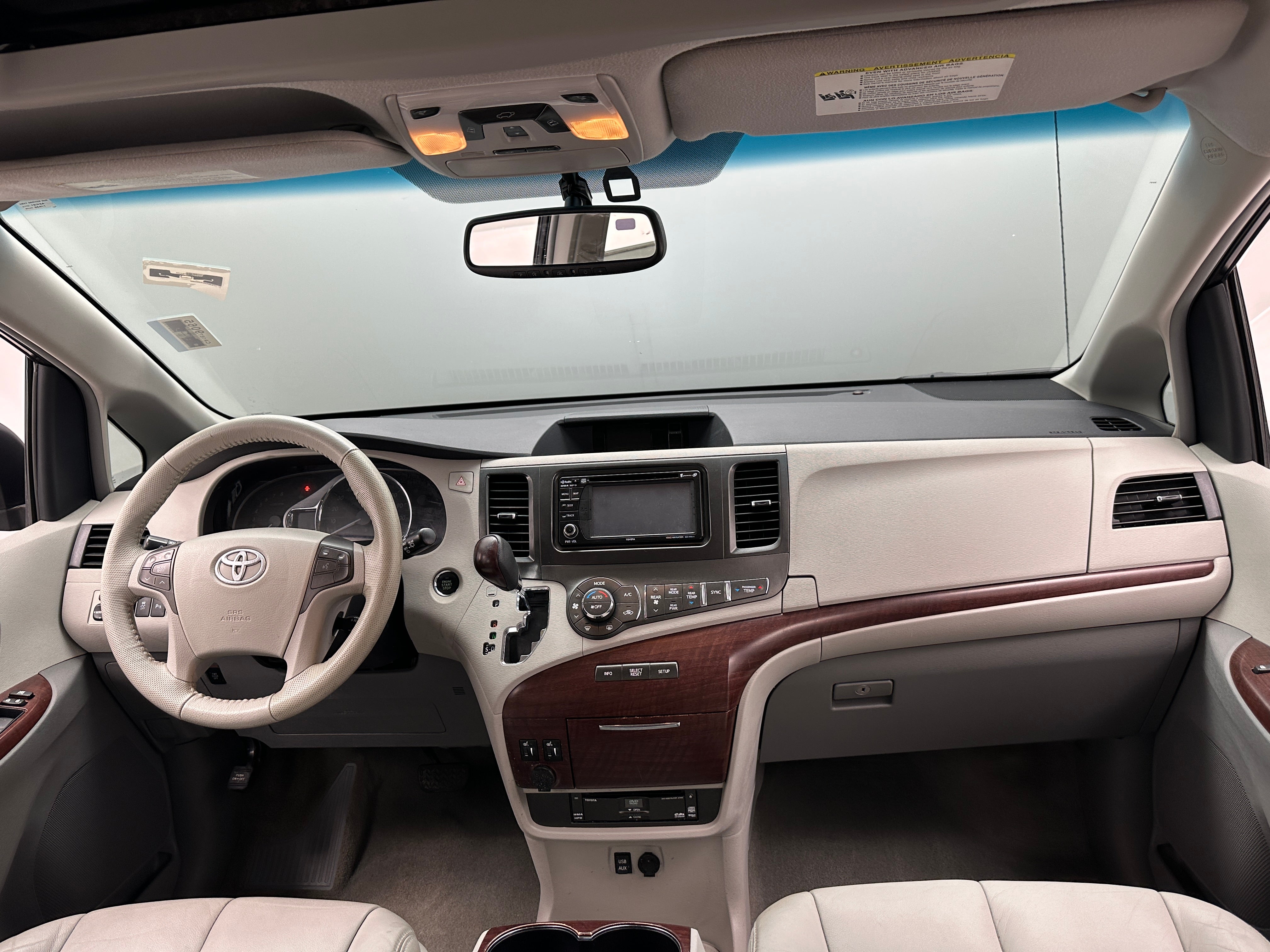 2012 Toyota Sienna XLE 3