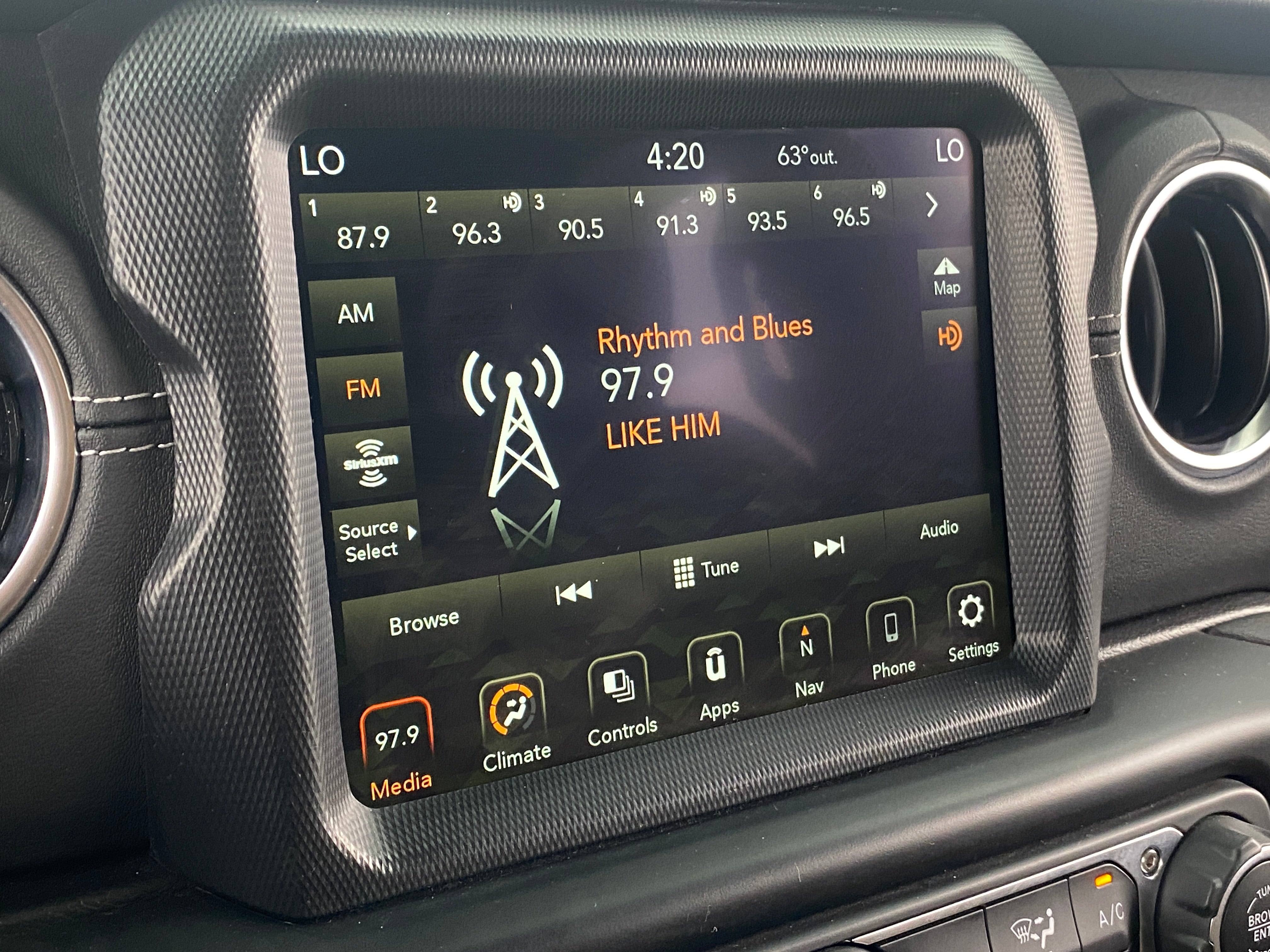 2022 Jeep Wrangler Unlimited Sahara 4xe 3