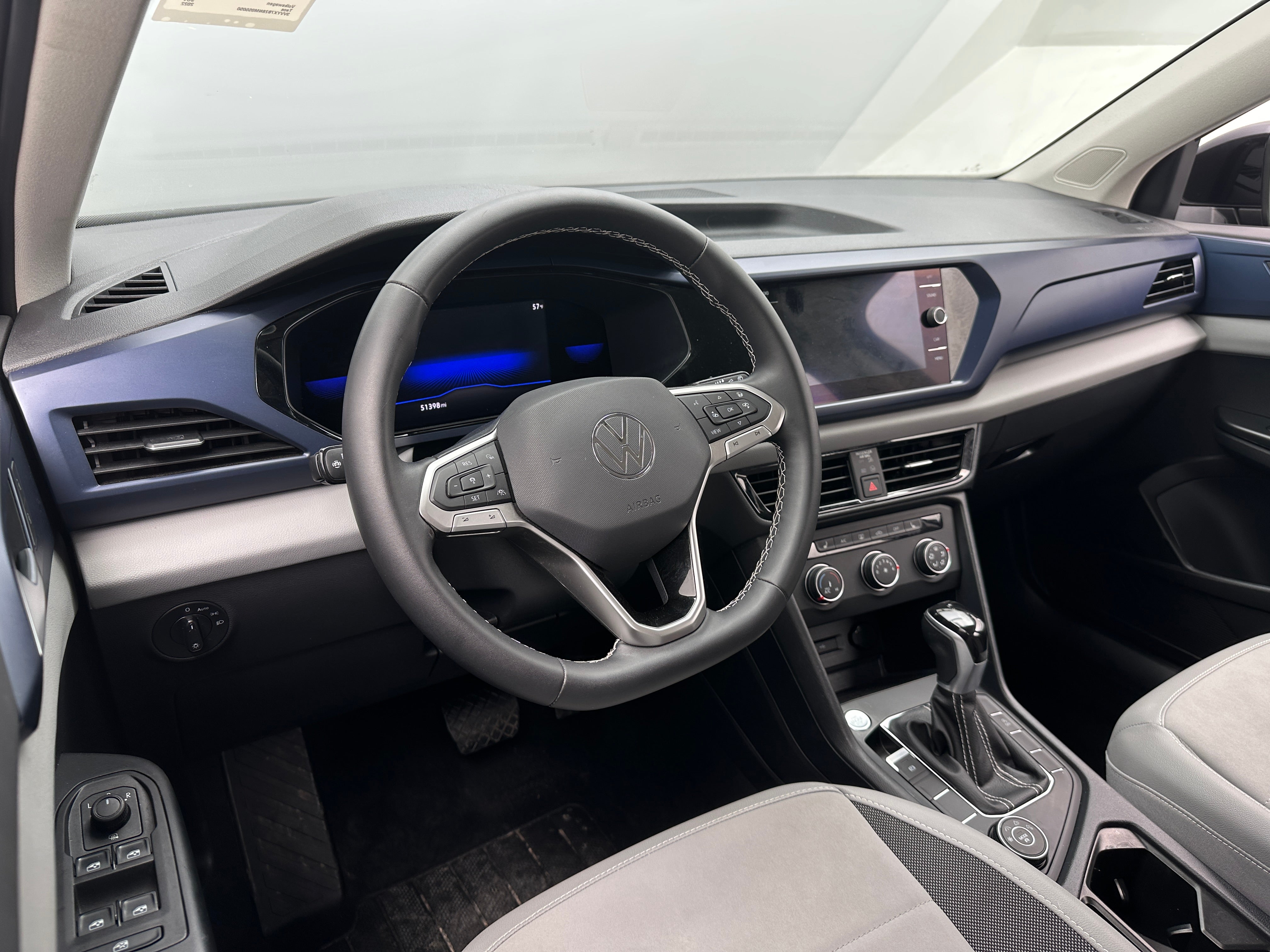 2022 Volkswagen Taos SE 2
