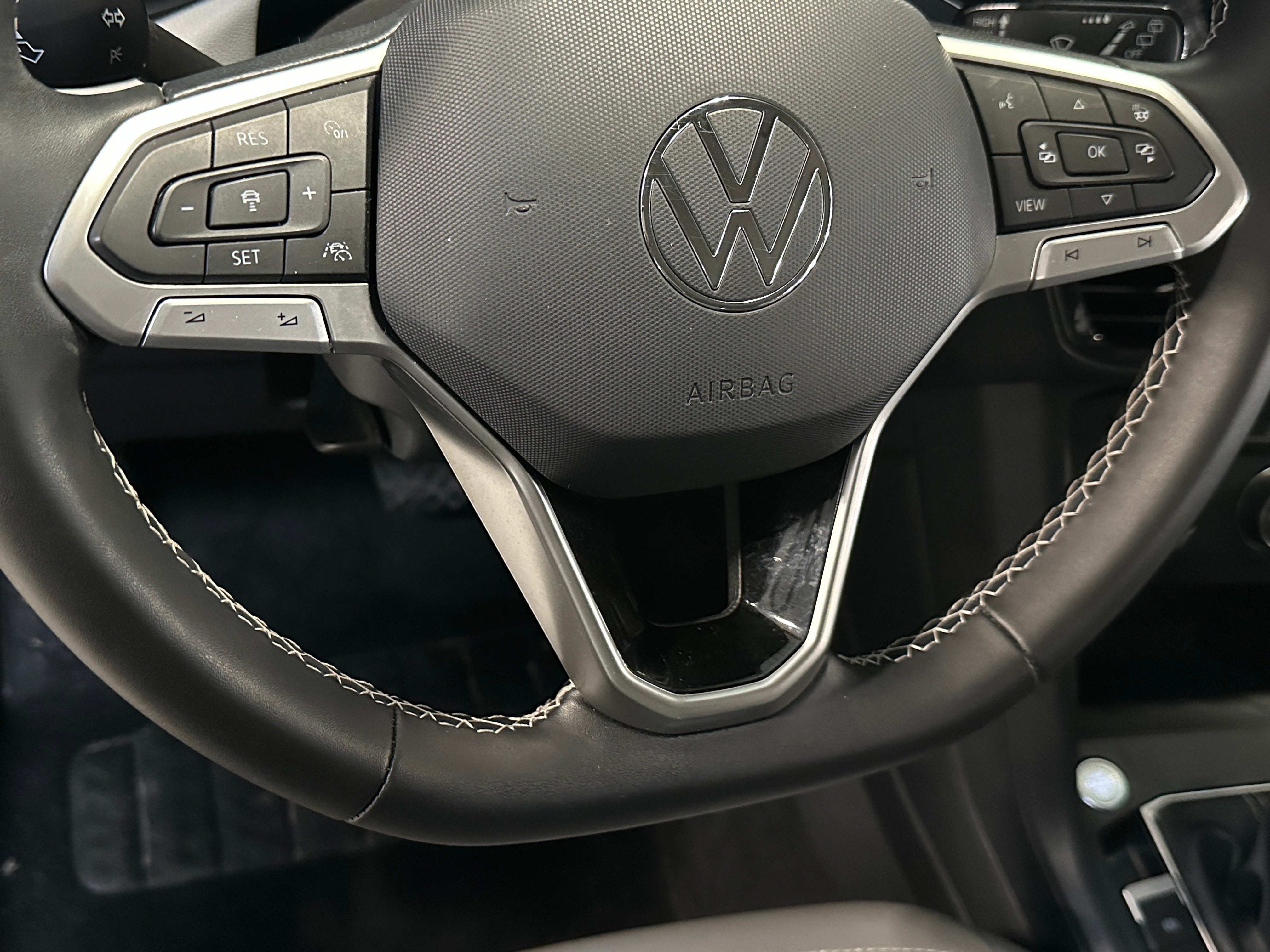2022 Volkswagen Taos SE 4