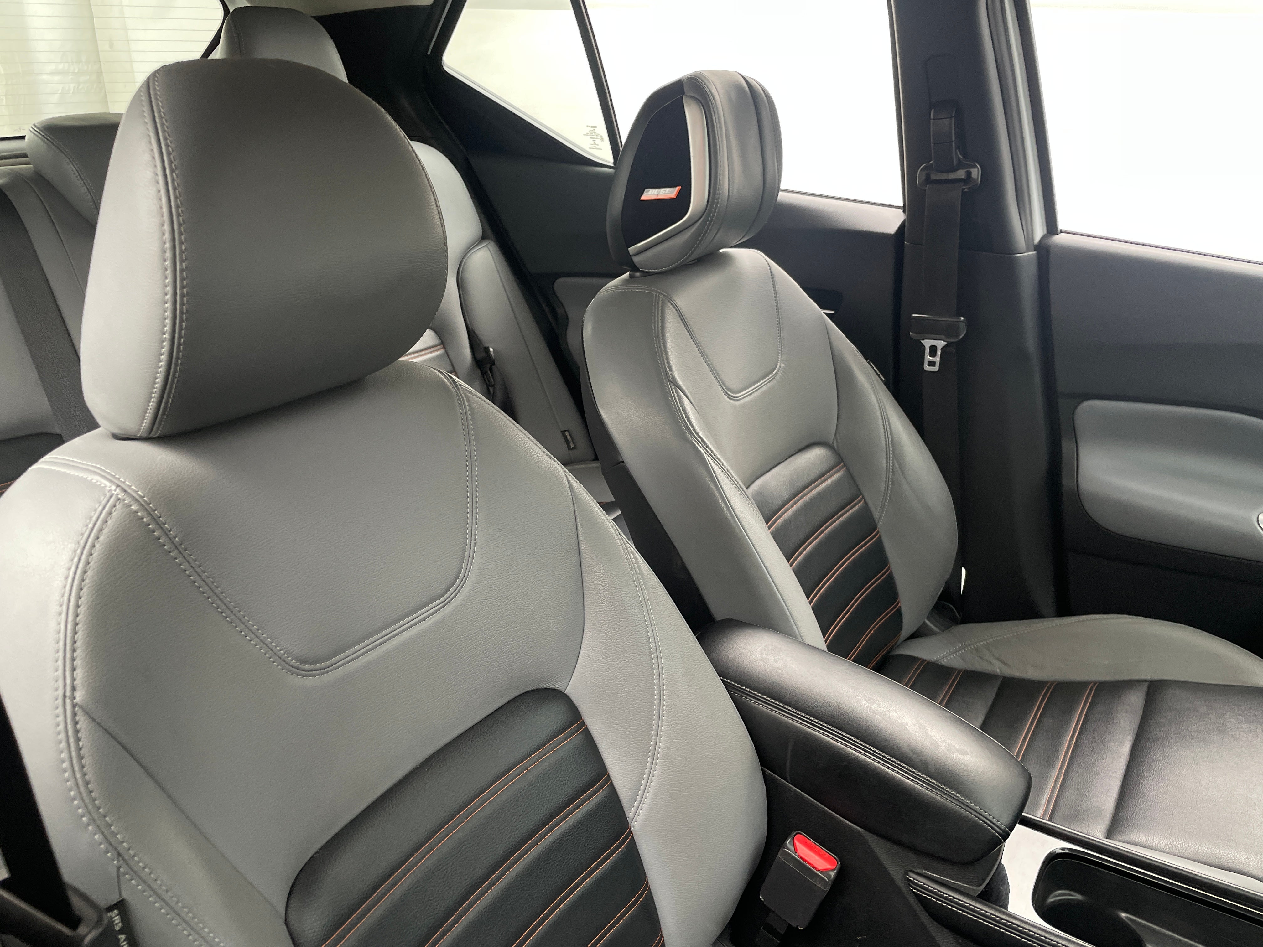 2023 Nissan Kicks SR 2