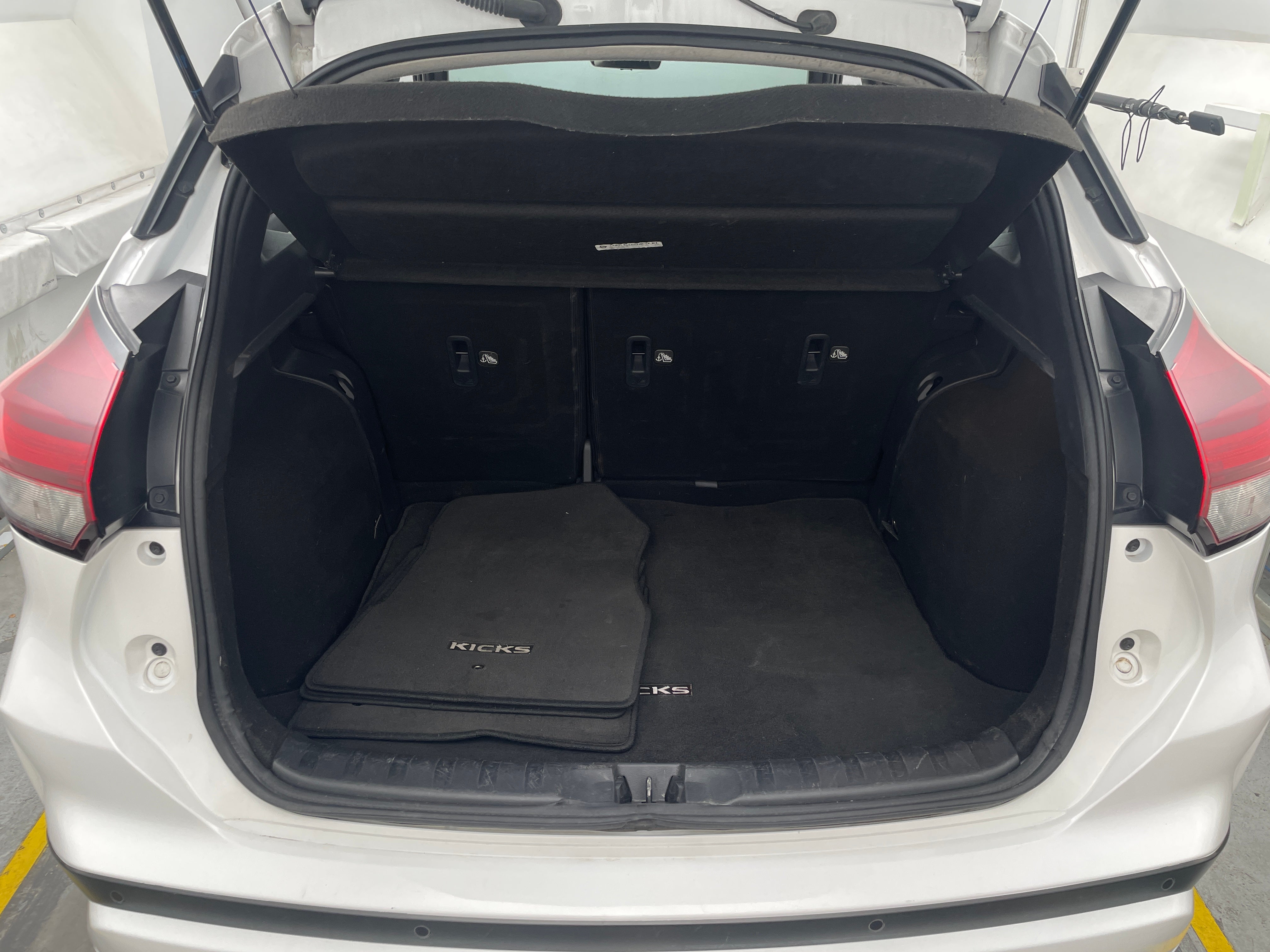 2023 Nissan Kicks SR 7