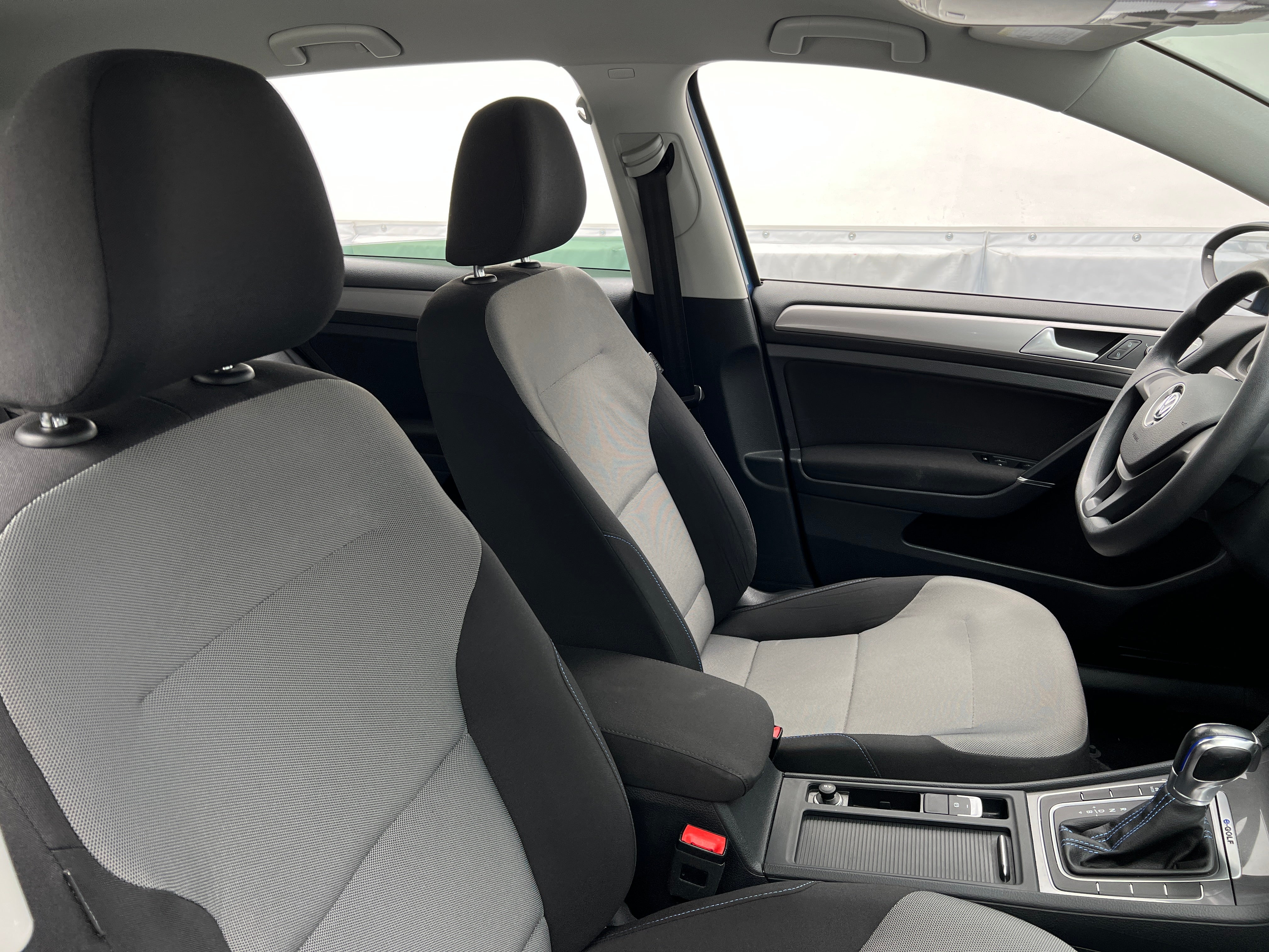 2016 Volkswagen e-Golf SE 2