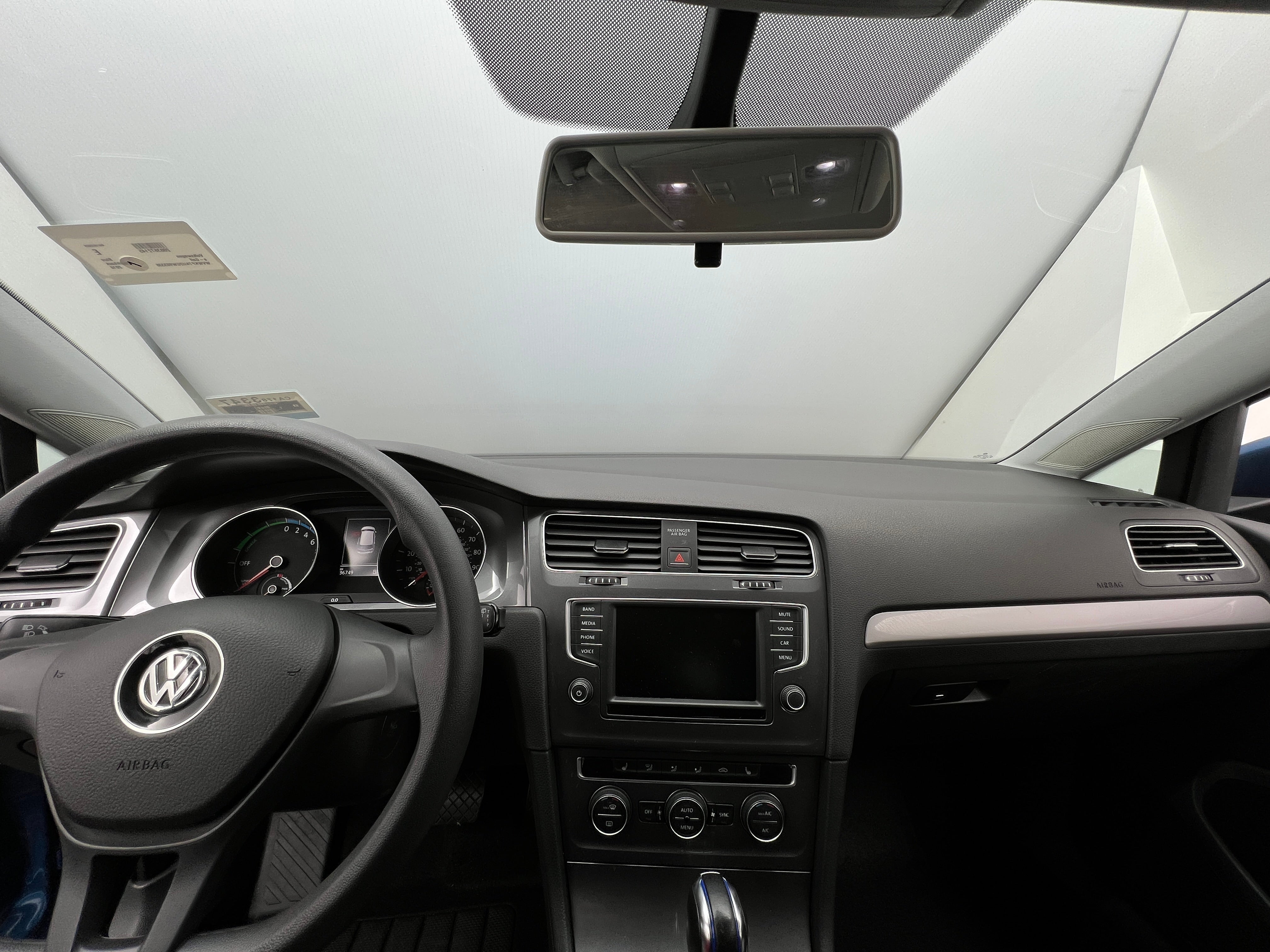 2016 Volkswagen e-Golf SE 3