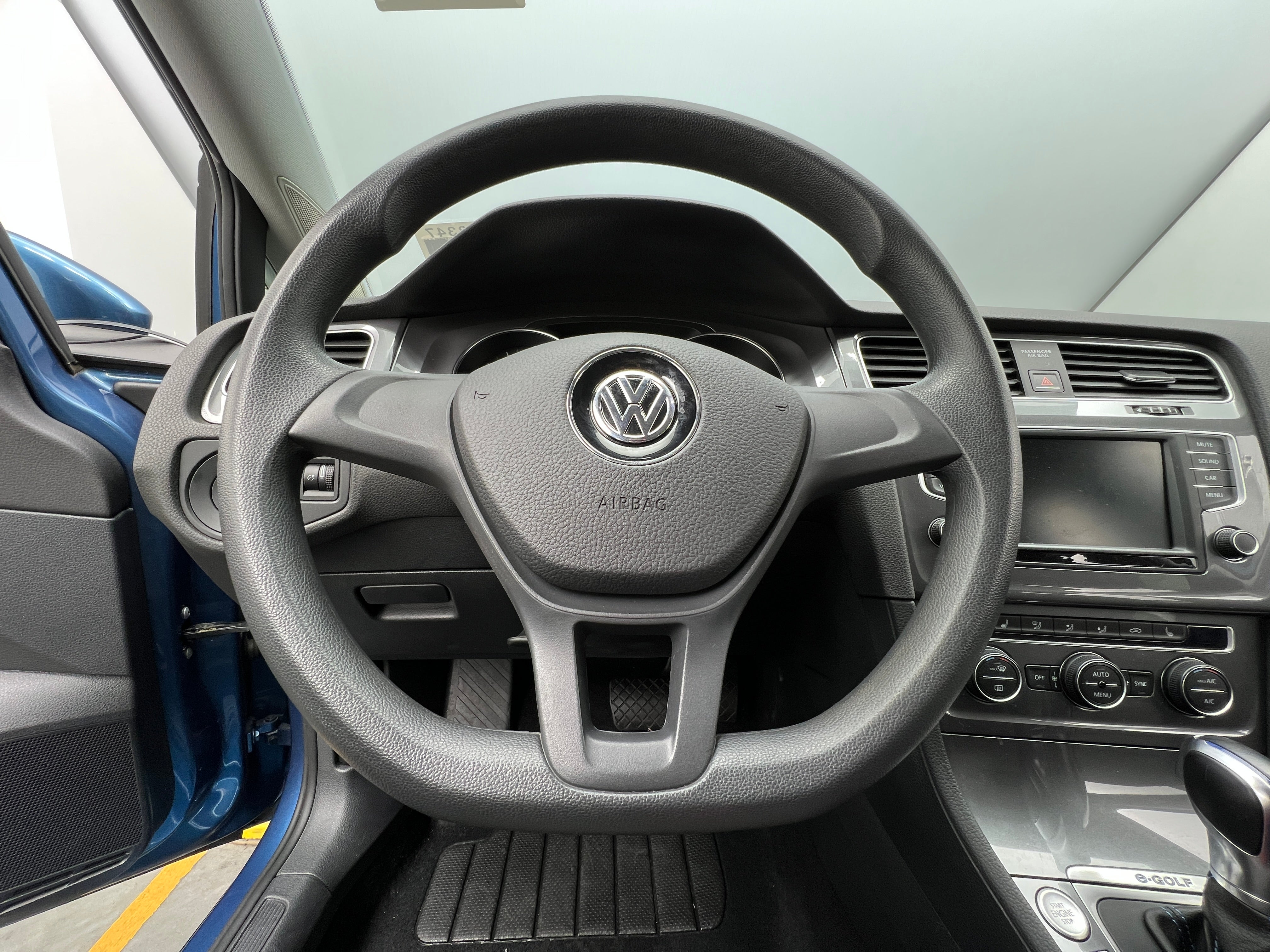2016 Volkswagen e-Golf SE 5