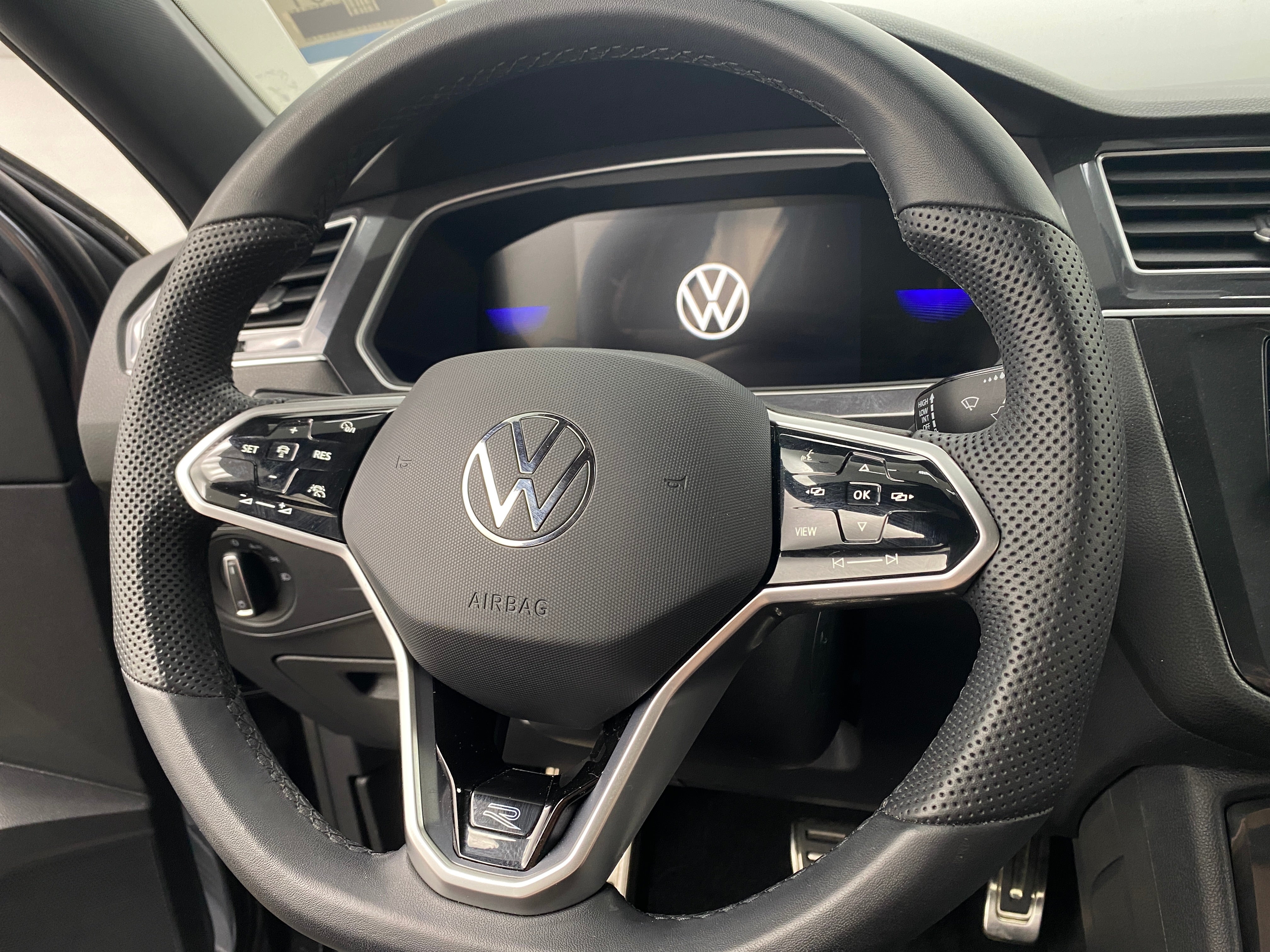 2024 Volkswagen Tiguan SE R-Line Black 5