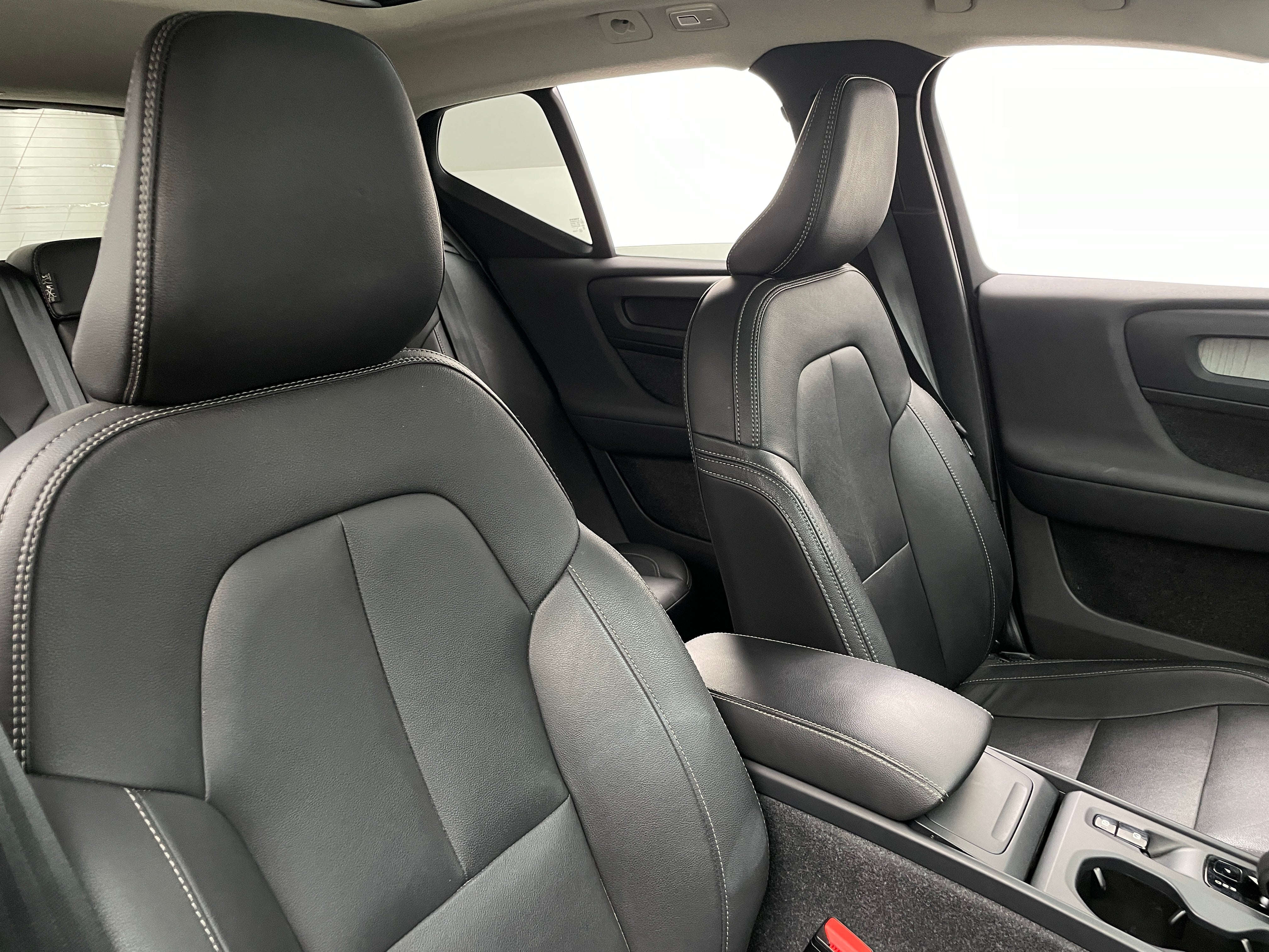 2024 Volvo XC40 B5 Core 2