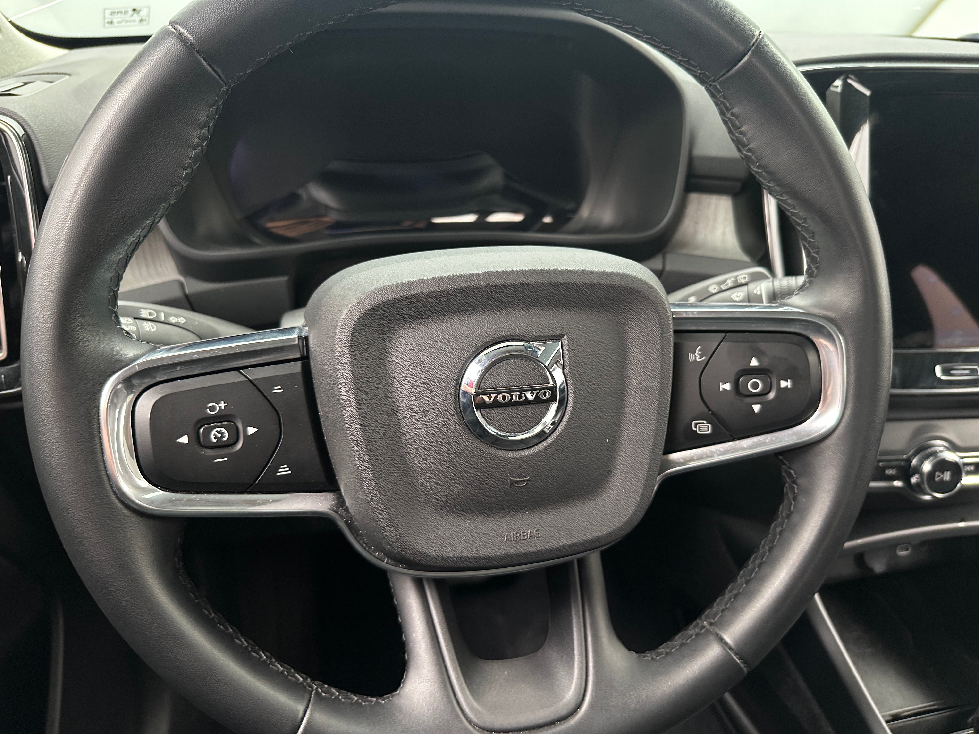 2024 Volvo XC40 B5 Core 5