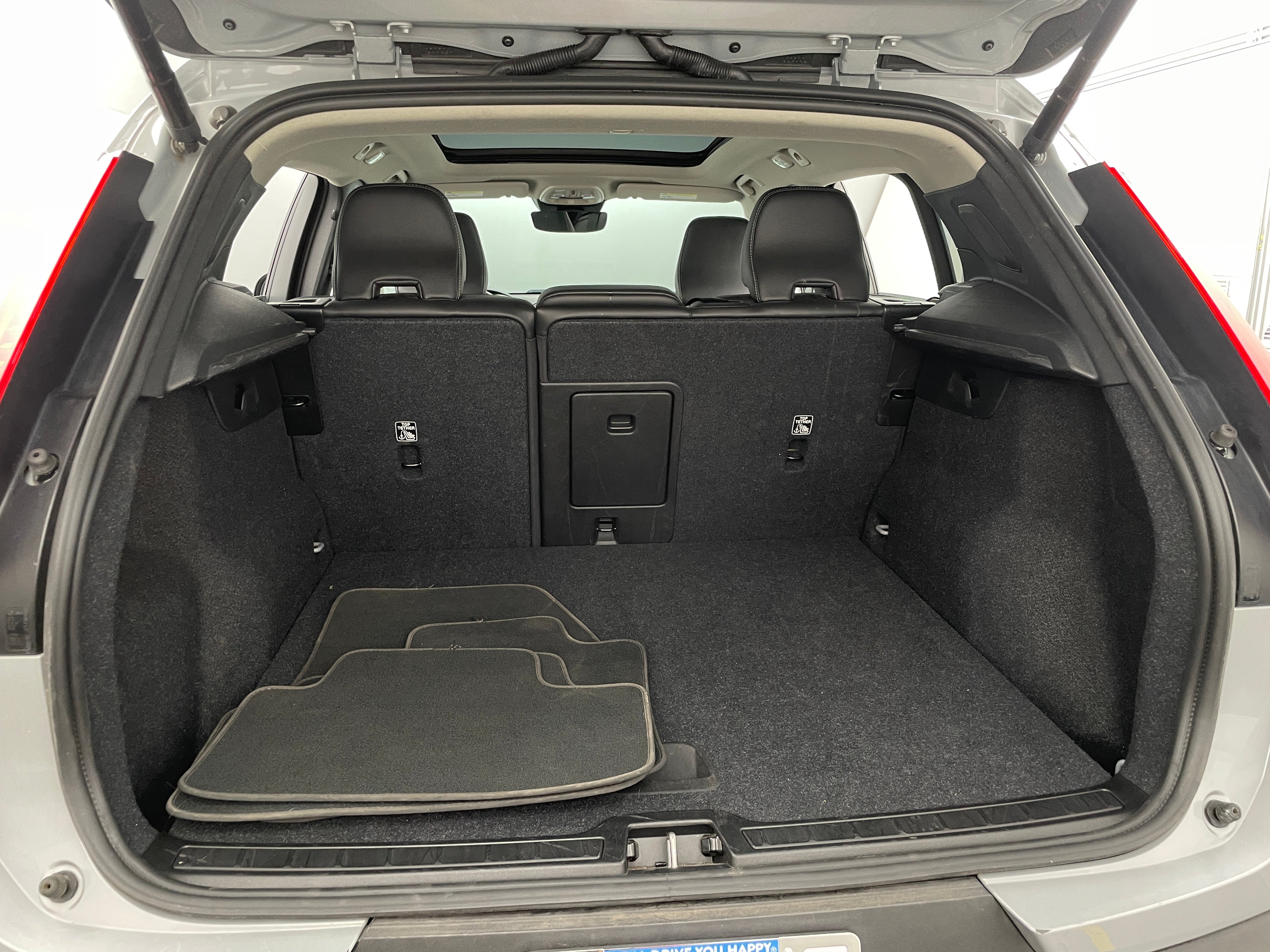 2024 Volvo XC40 B5 Core 7