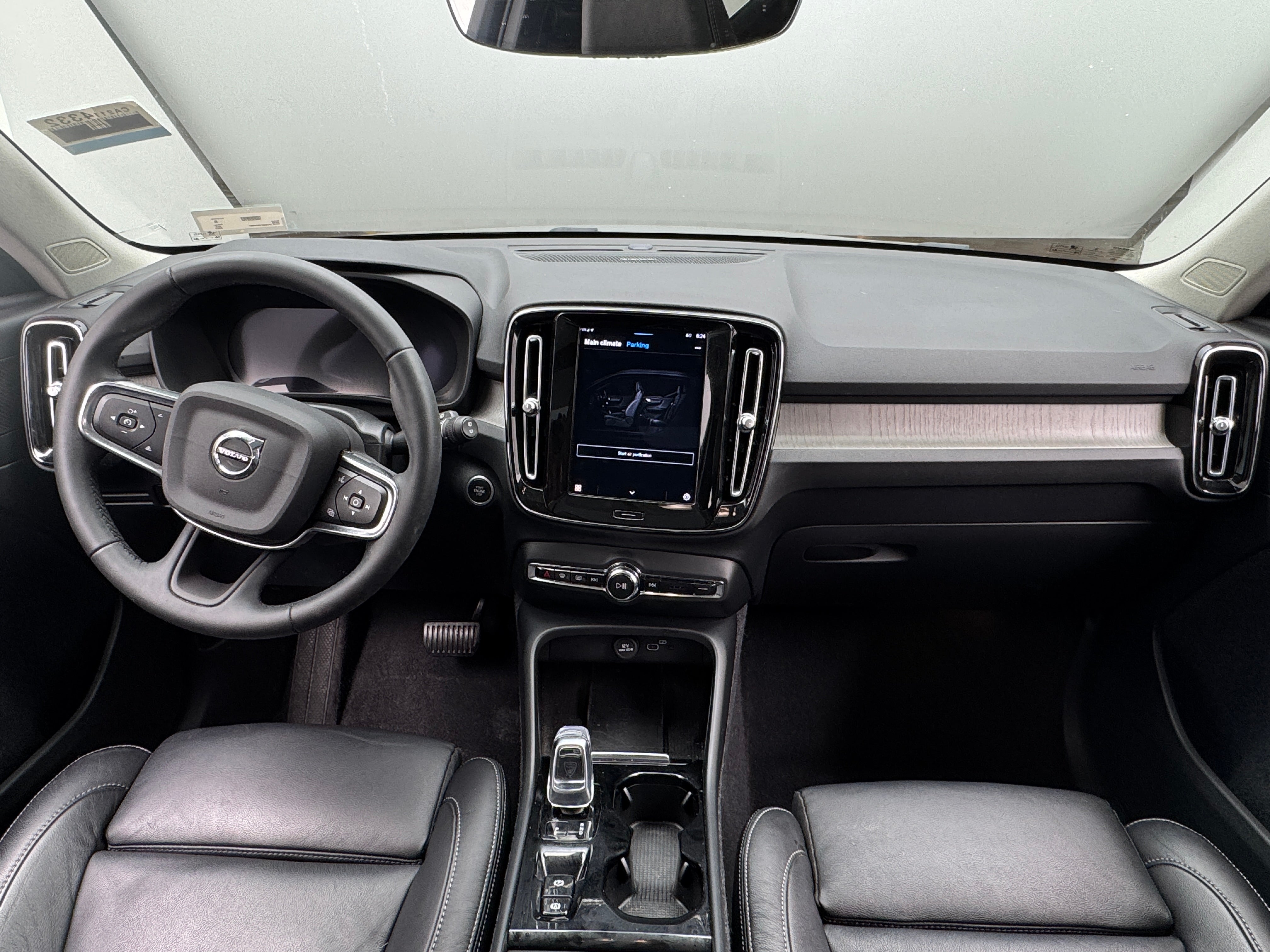 2023 Volvo XC40 B5 Plus 2