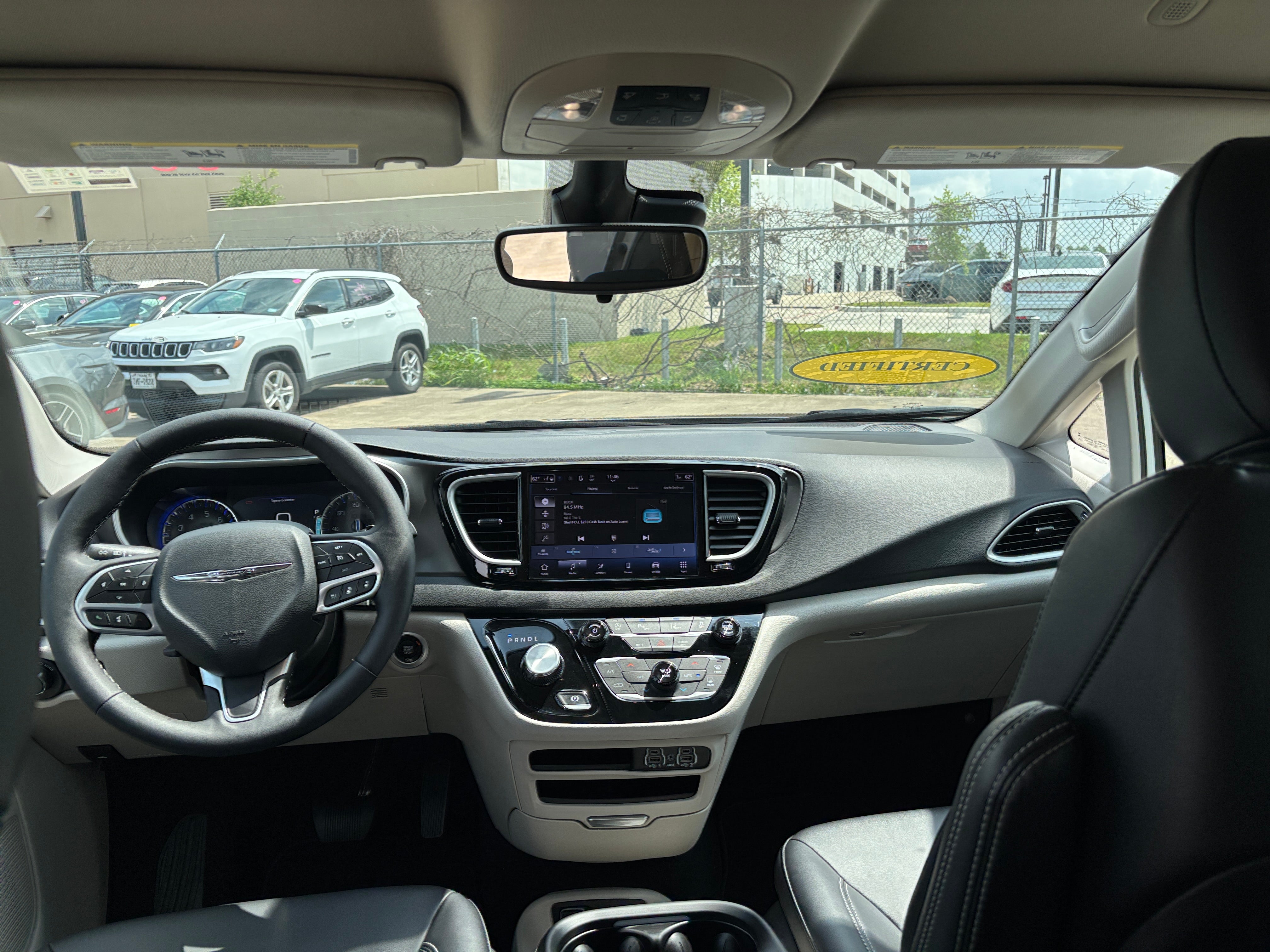 2024 Chrysler Pacifica Touring L 3