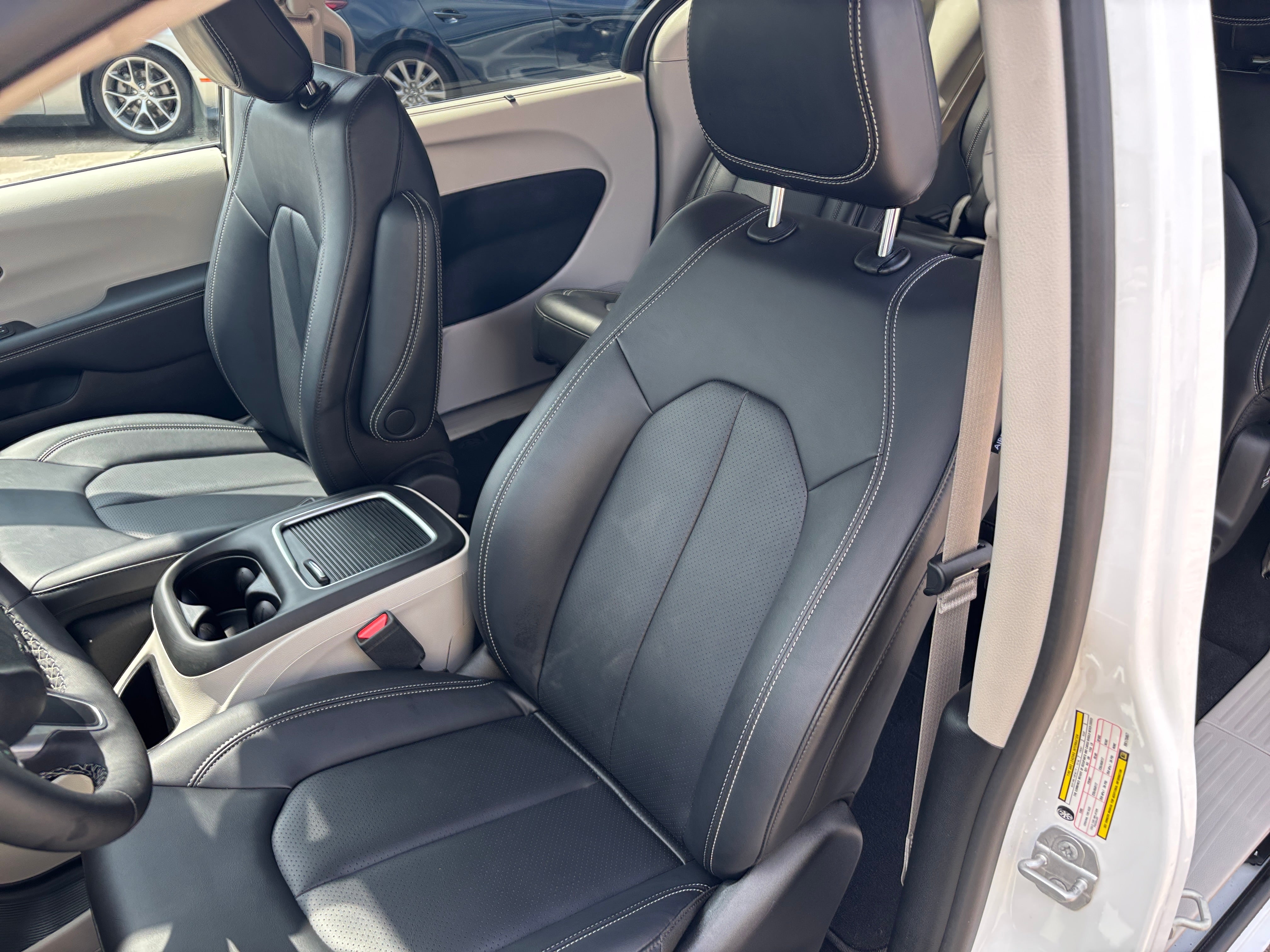 2024 Chrysler Pacifica Touring L 2