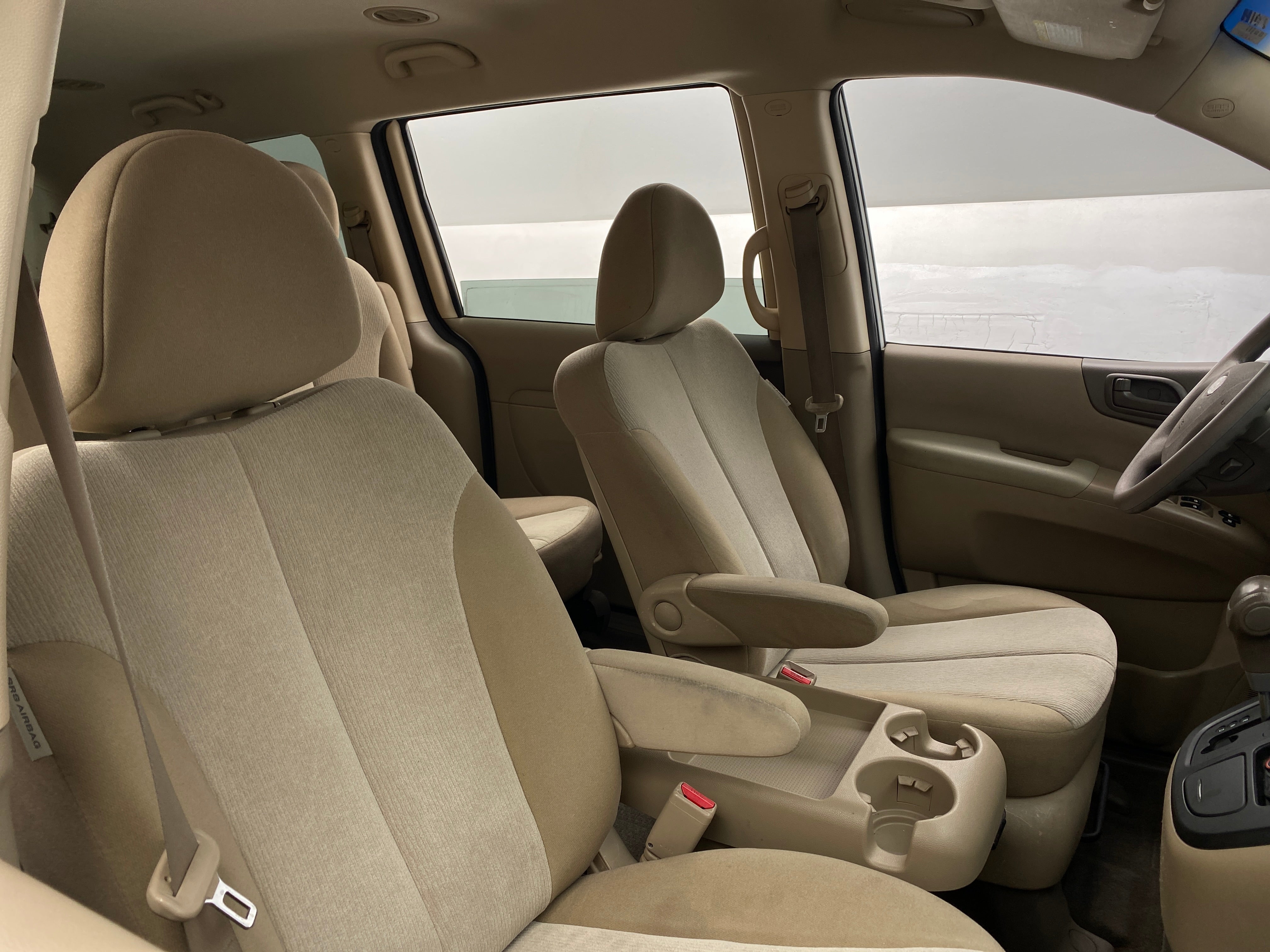 2012 Kia Sedona LX 2