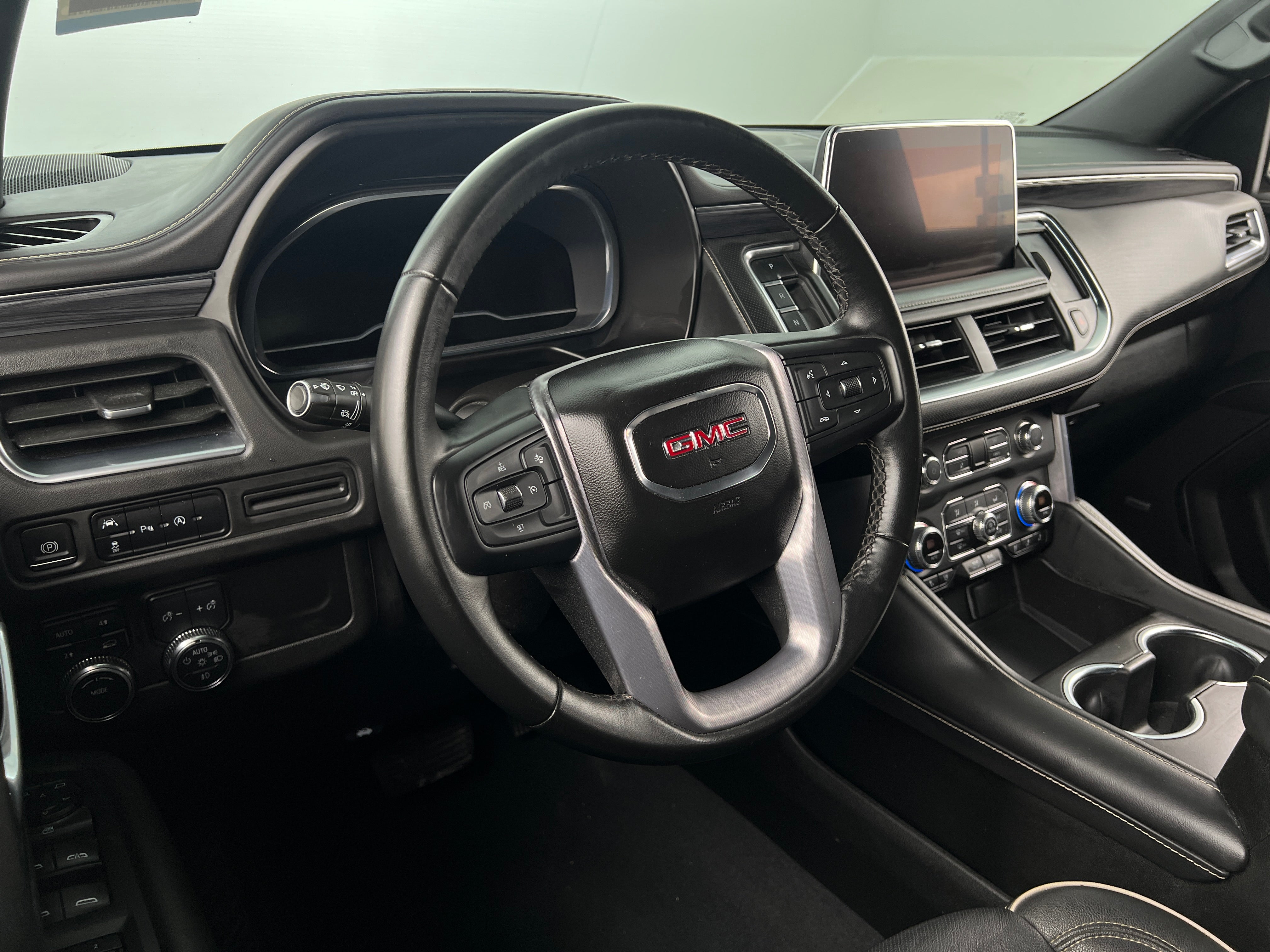 2023 GMC Yukon SLT 2