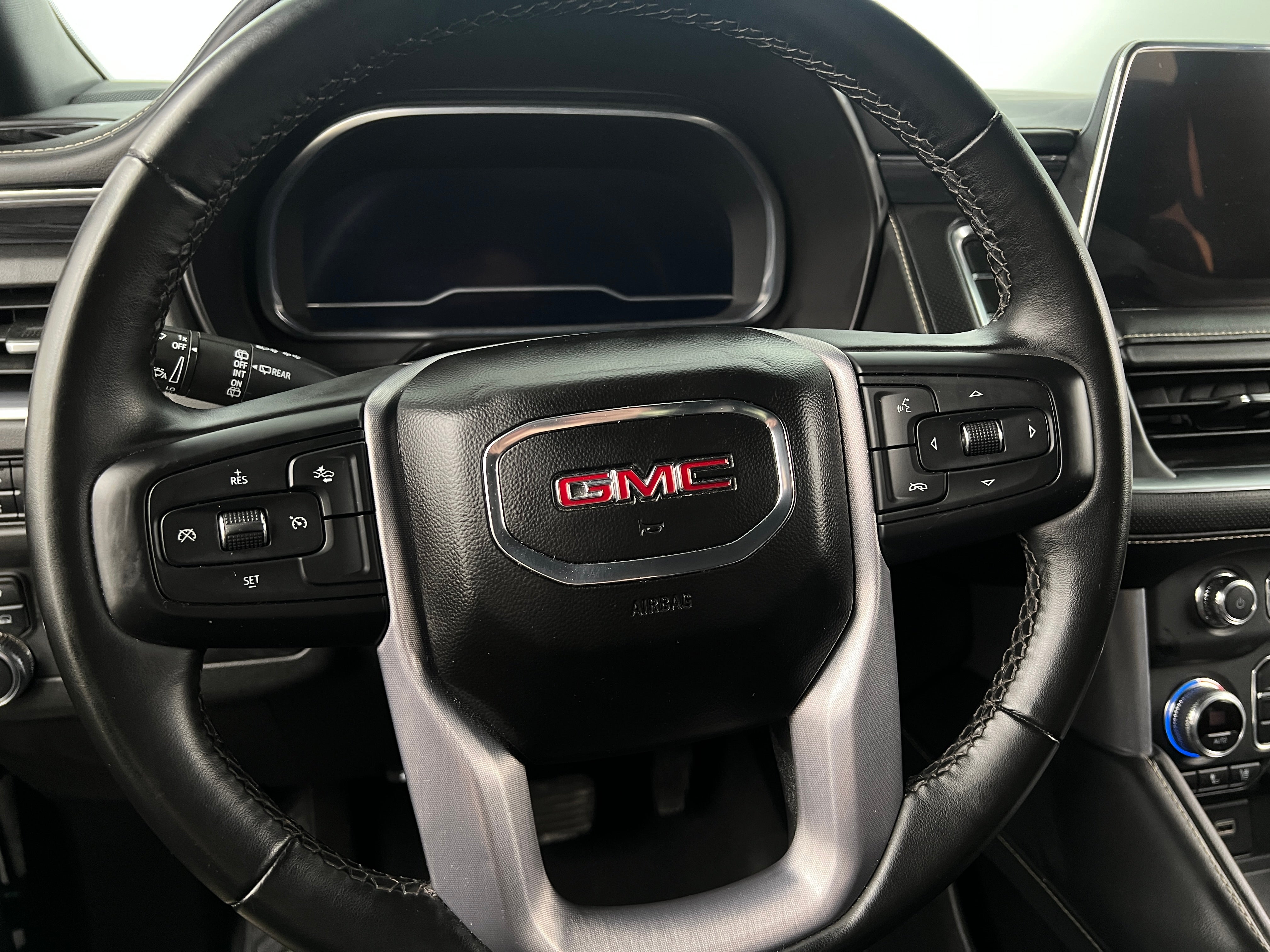 2023 GMC Yukon SLT 4