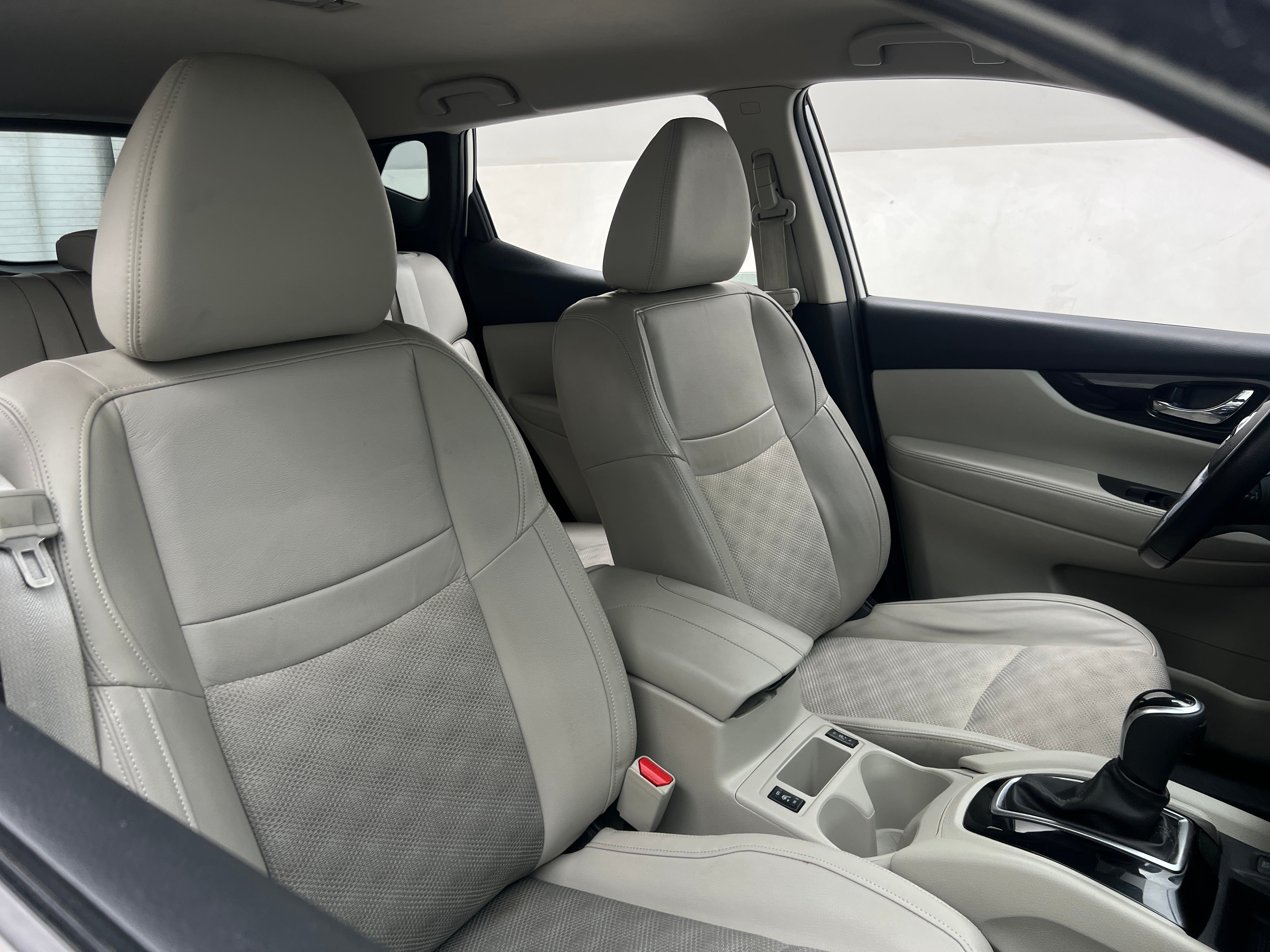 2022 Nissan Rogue Sport SV 2