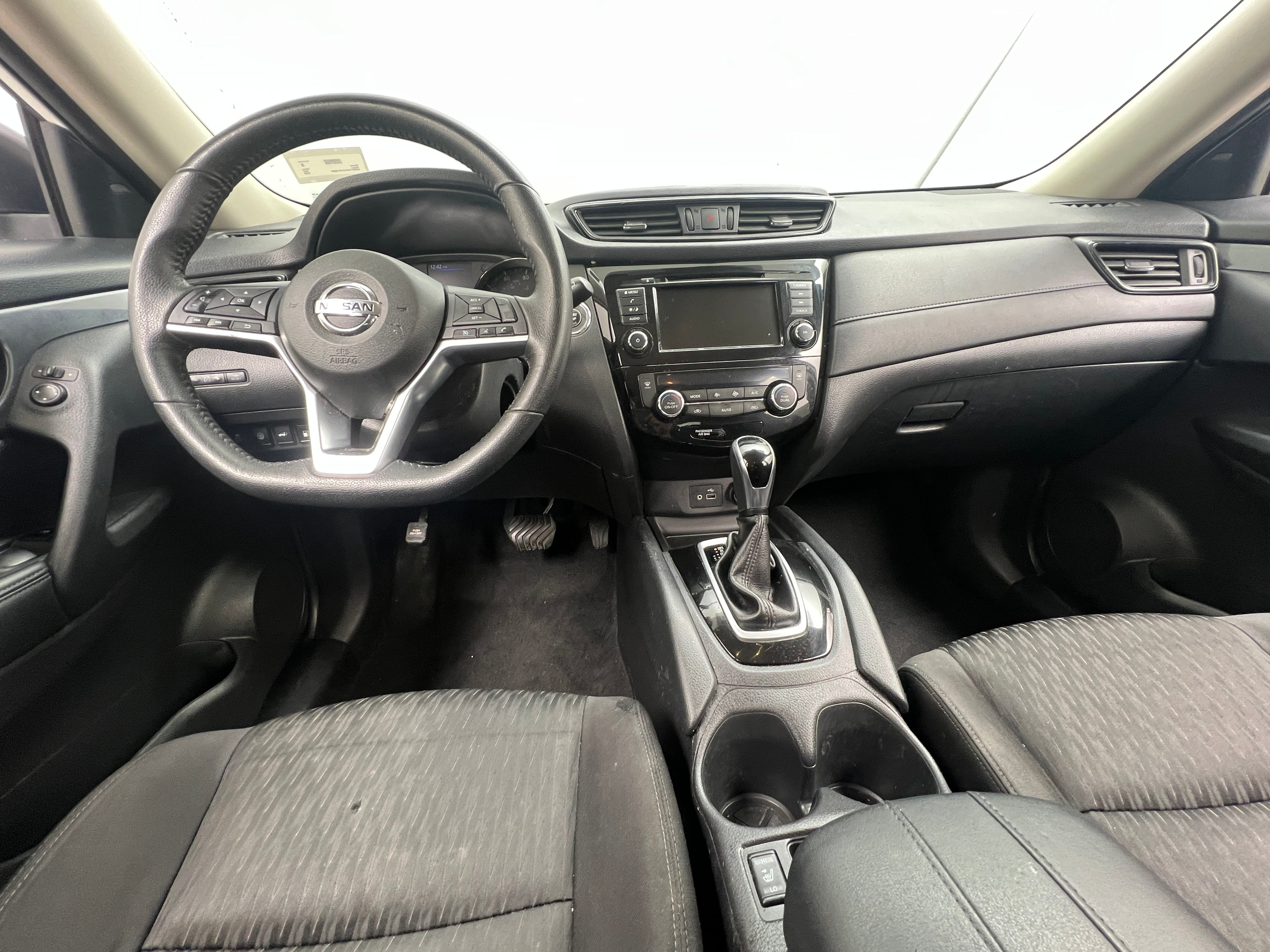 2020 Nissan Rogue SV 3