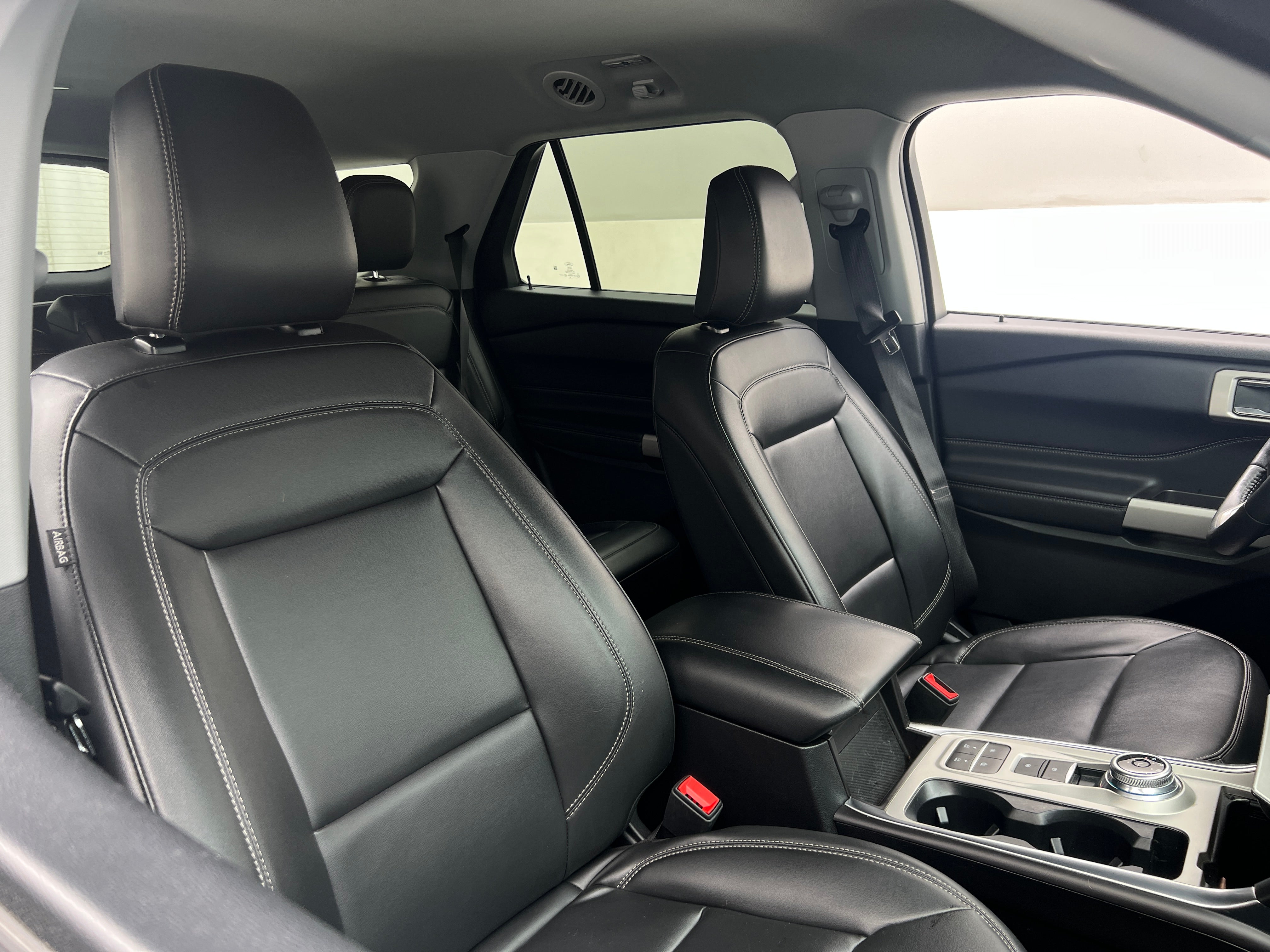 2024 Ford Explorer XLT 2