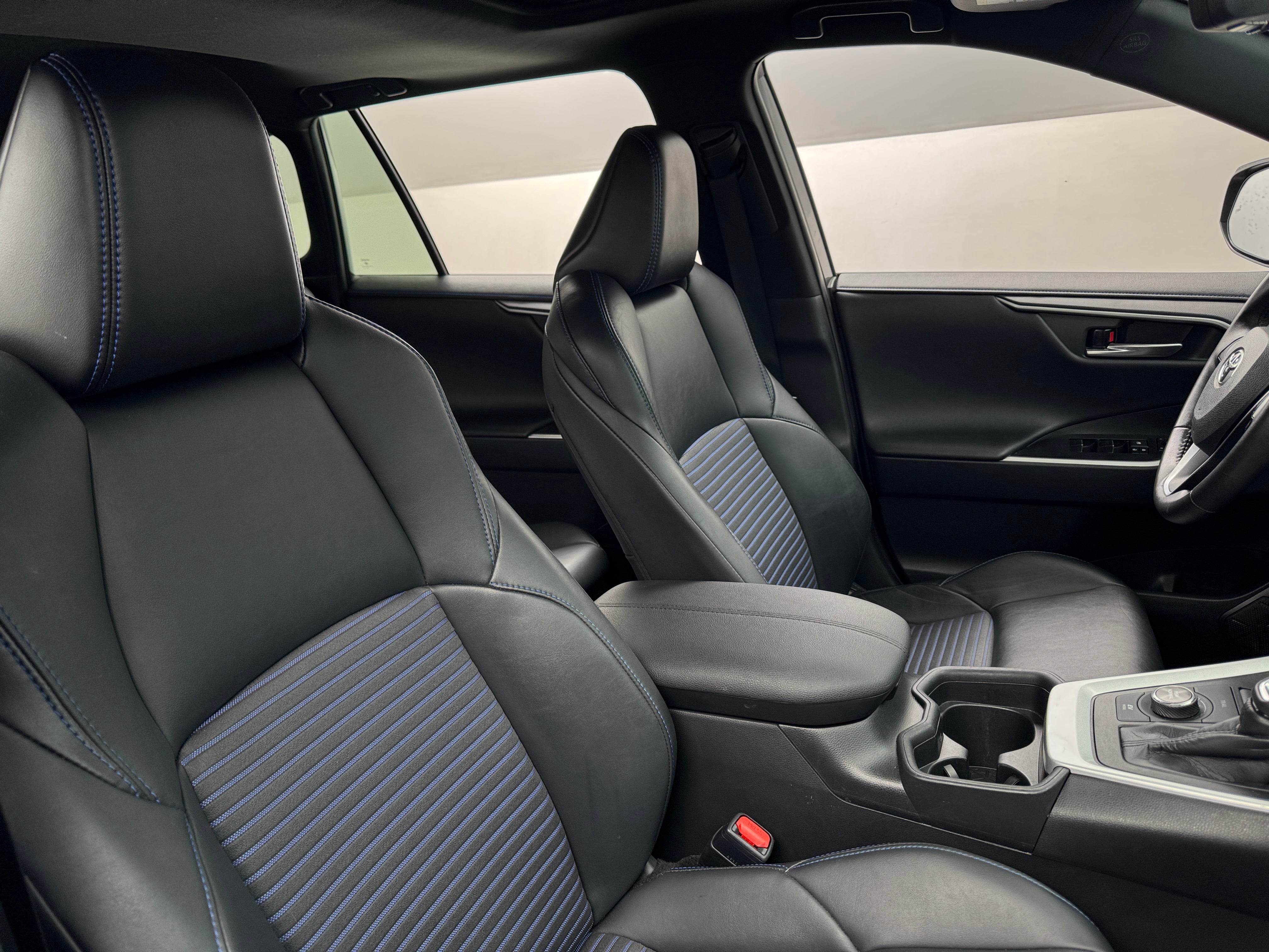 2021 Toyota RAV4 XSE 2