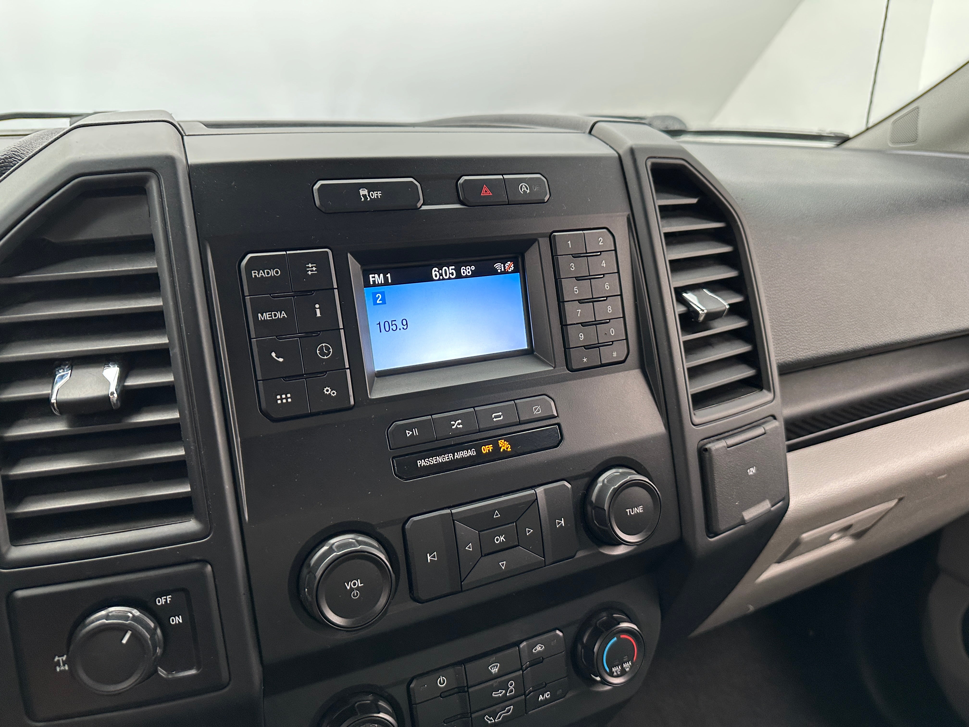 2020 Ford Econoline E-150 4