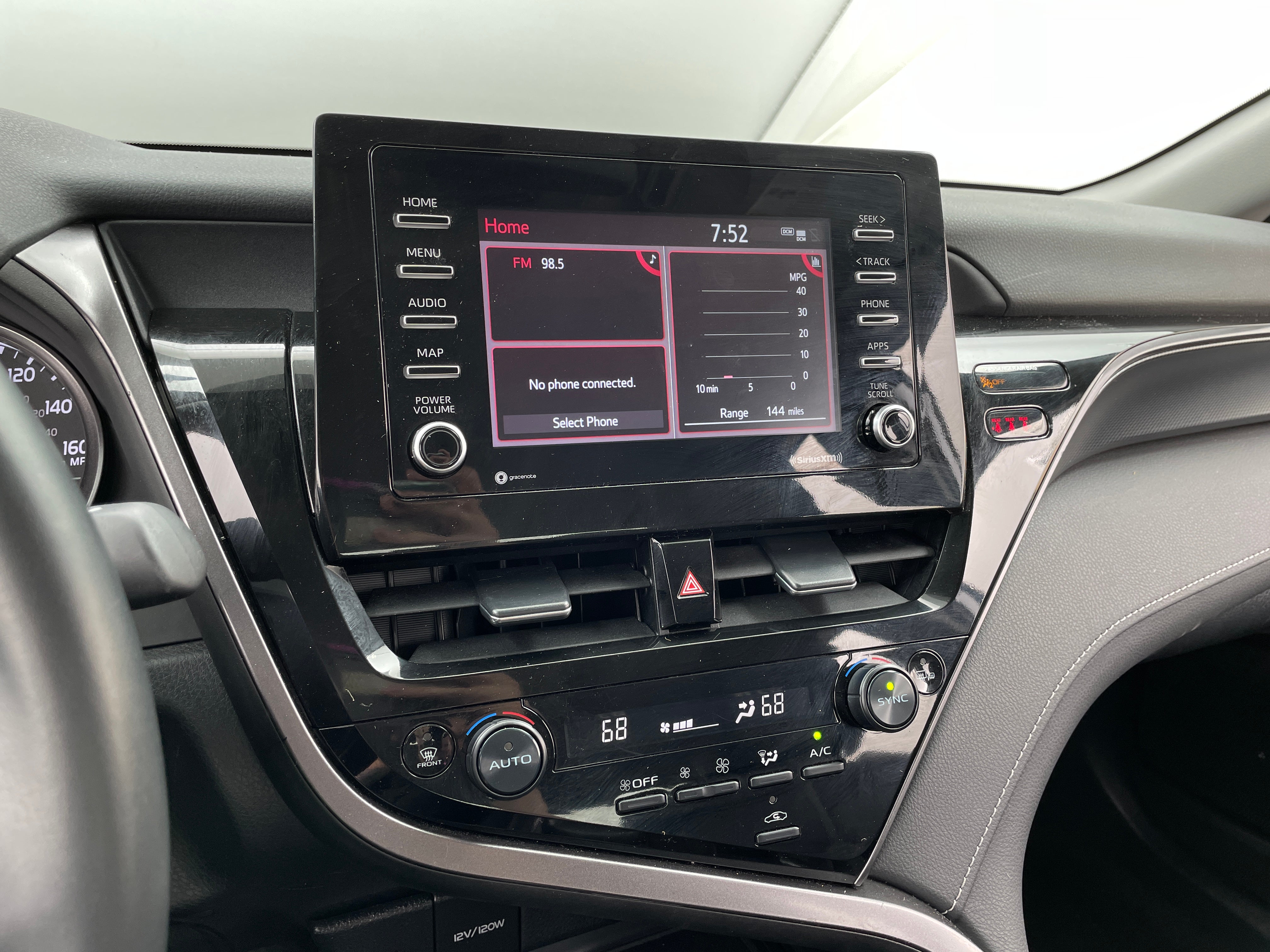 2024 Toyota Camry SE 3