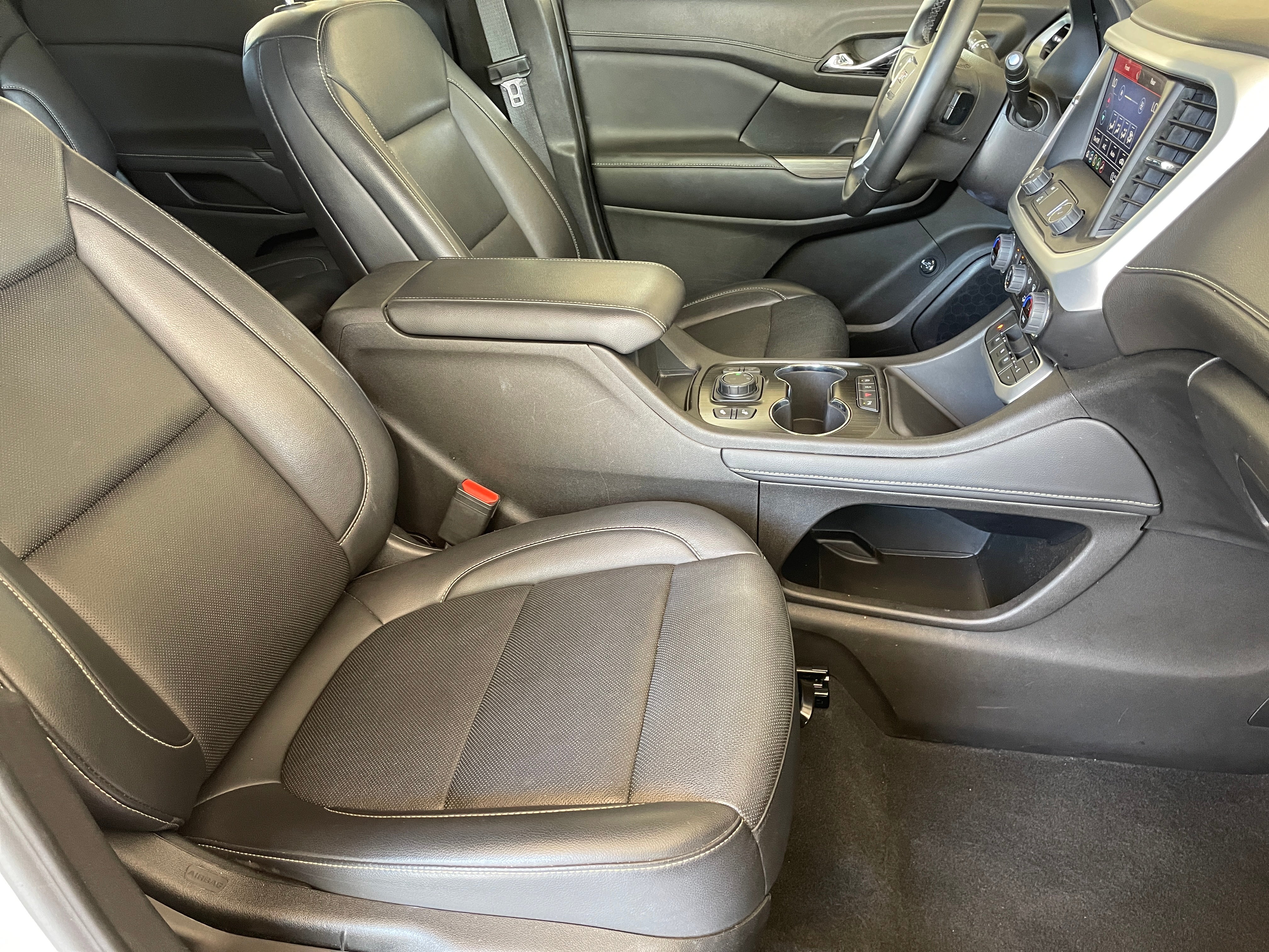 2023 GMC Acadia SLT 2