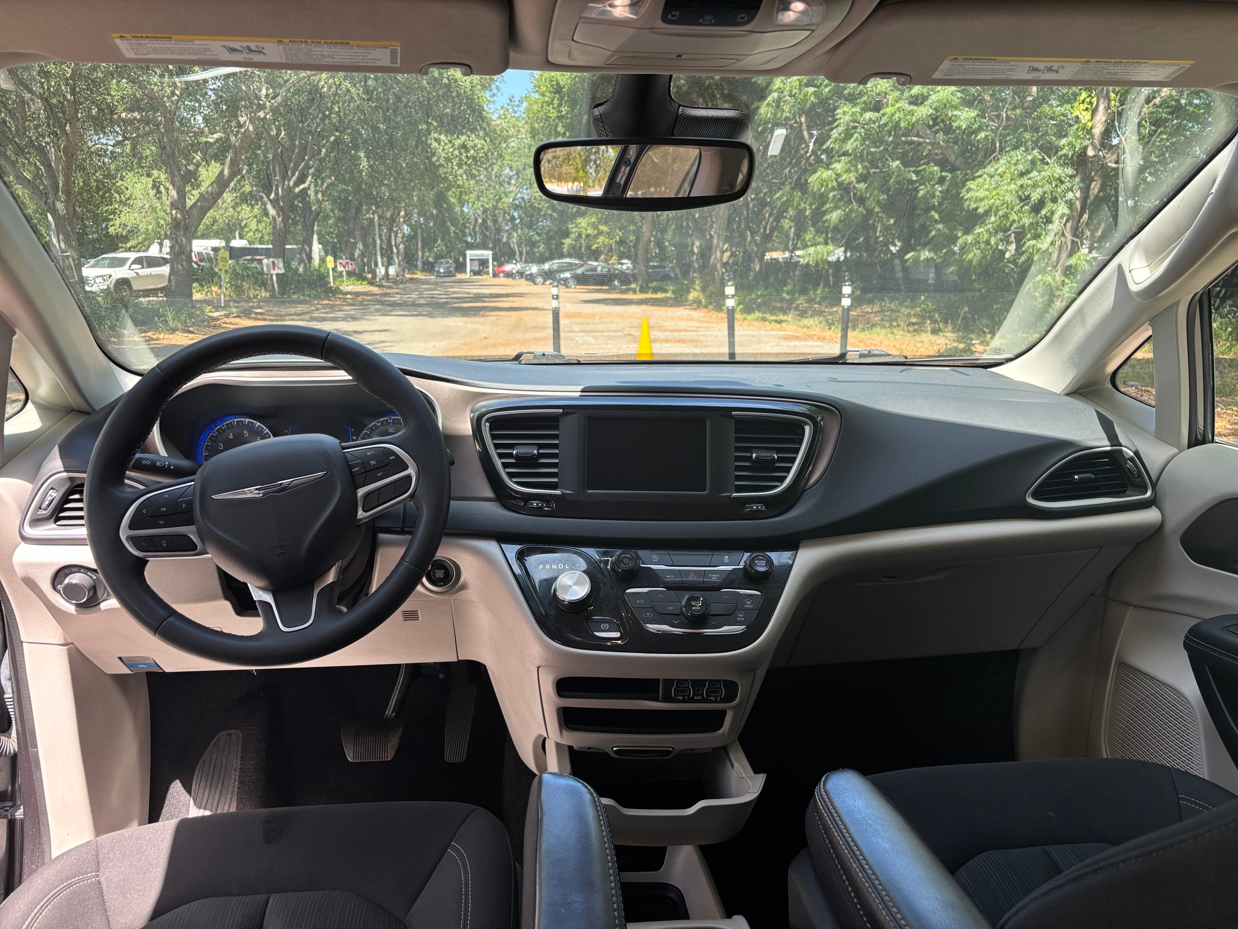 2023 Chrysler Voyager LX 3