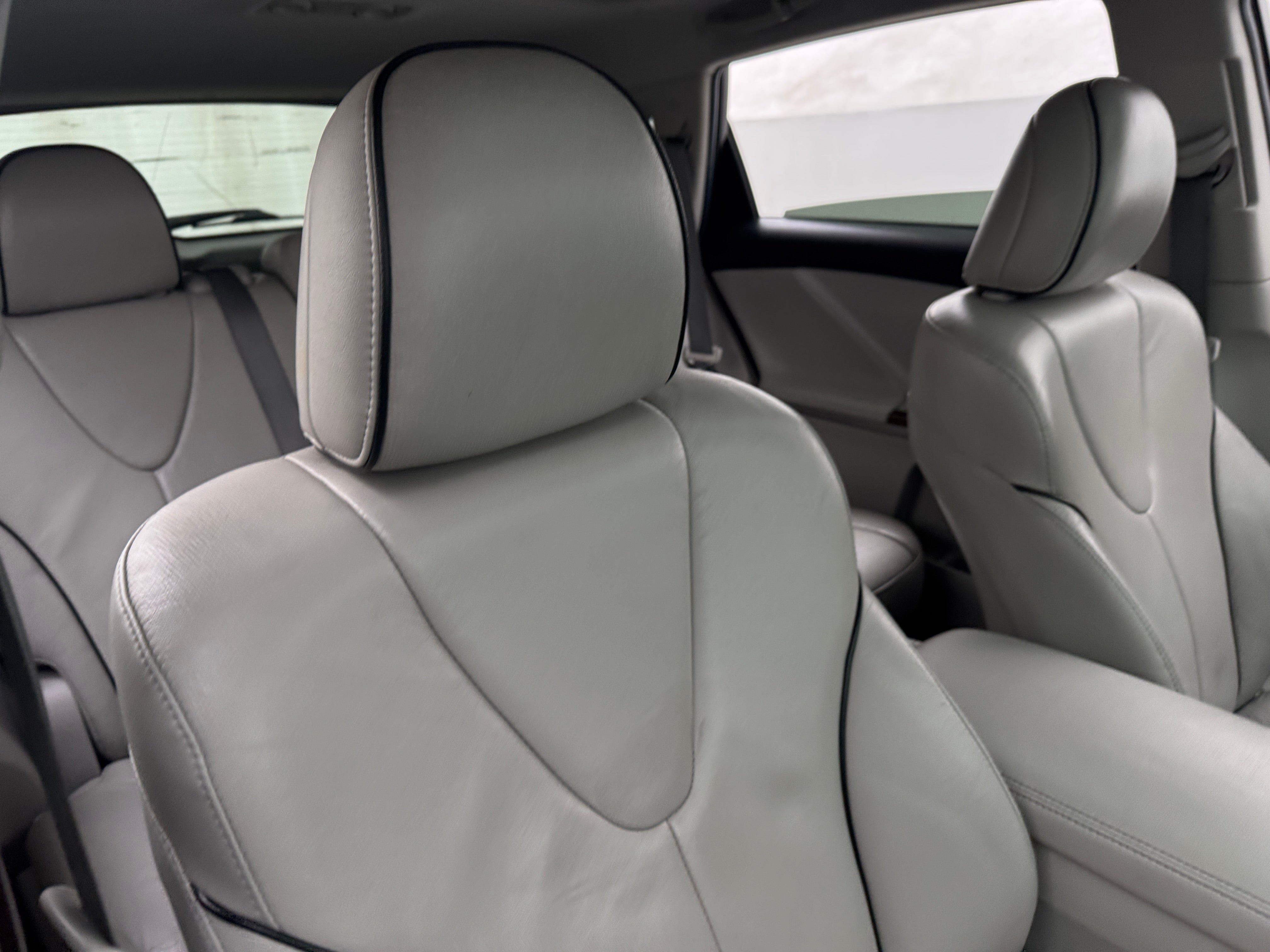2011 Toyota Venza Base 2