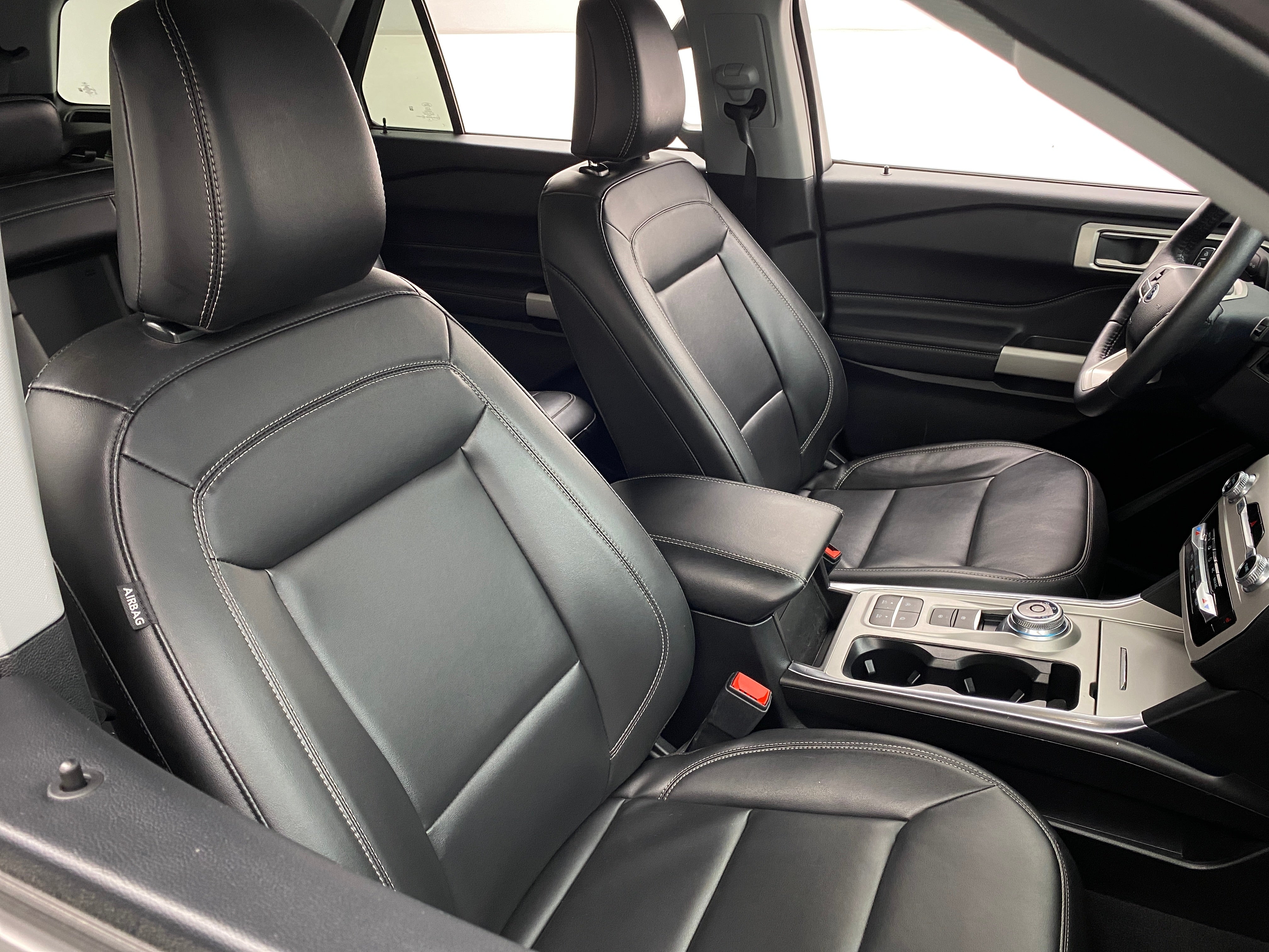 2024 Ford Explorer XLT 2