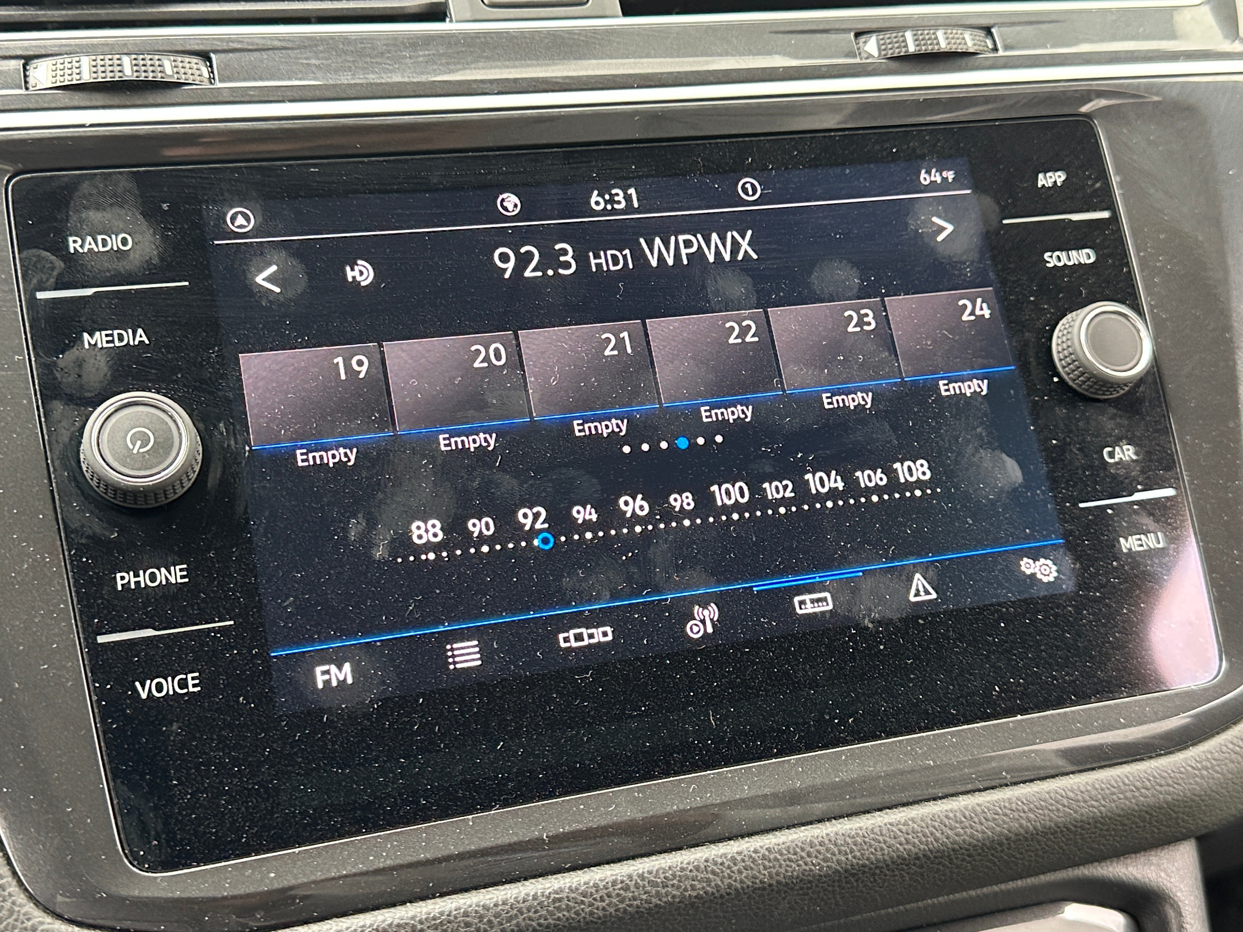 2024 Volkswagen Tiguan SE 3