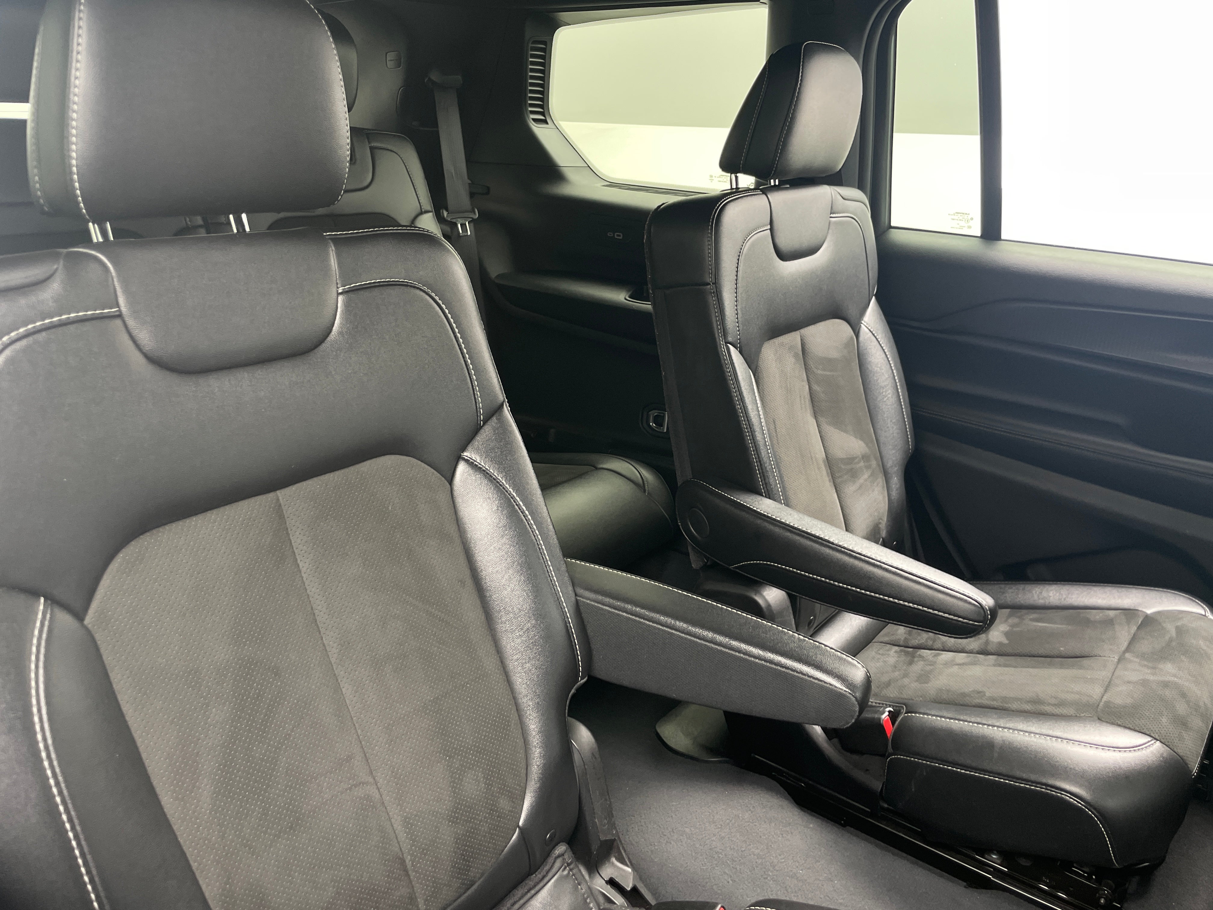 2023 Jeep Grand Cherokee L Altitude 5