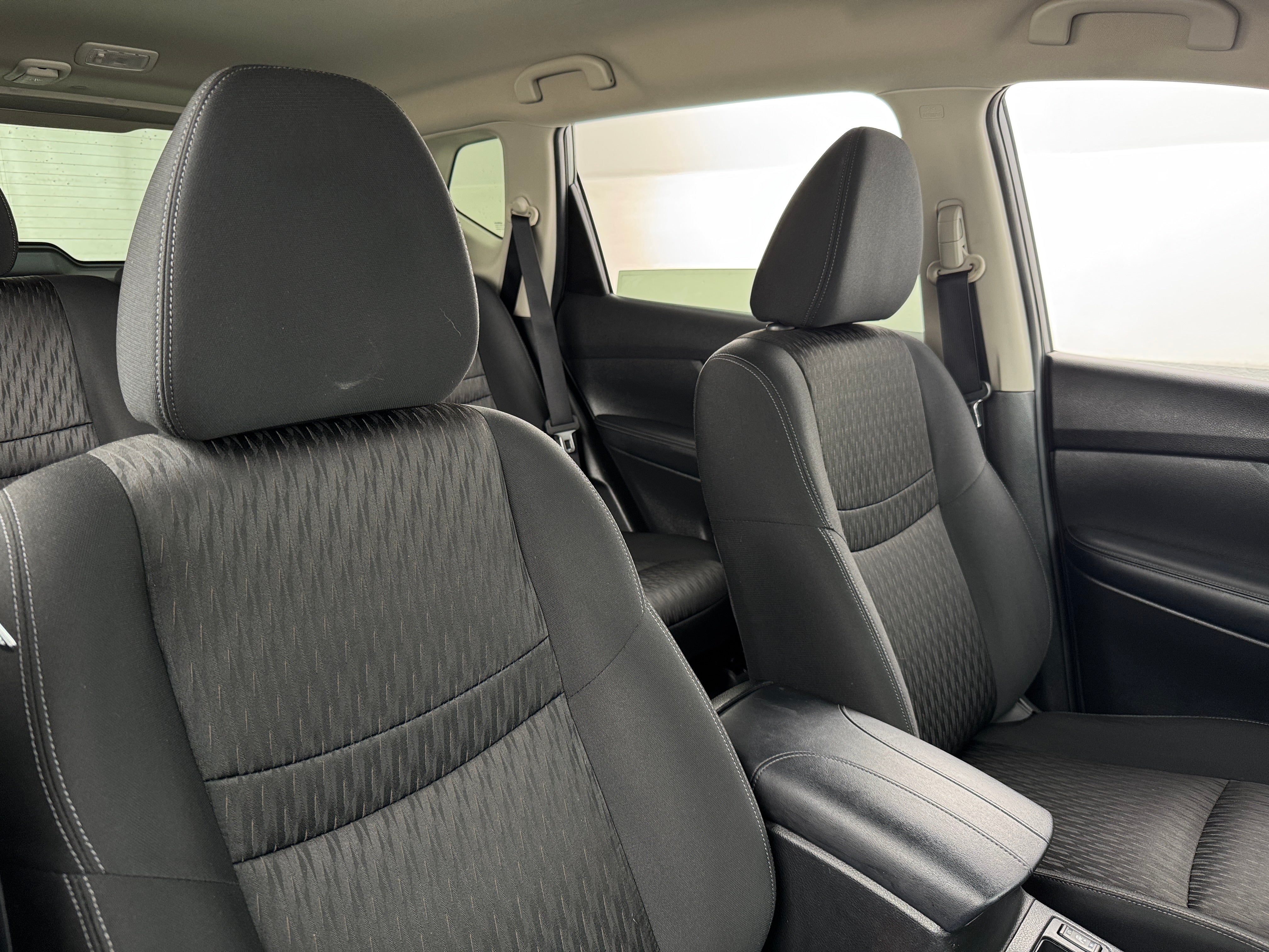 2019 Nissan Rogue SV 2