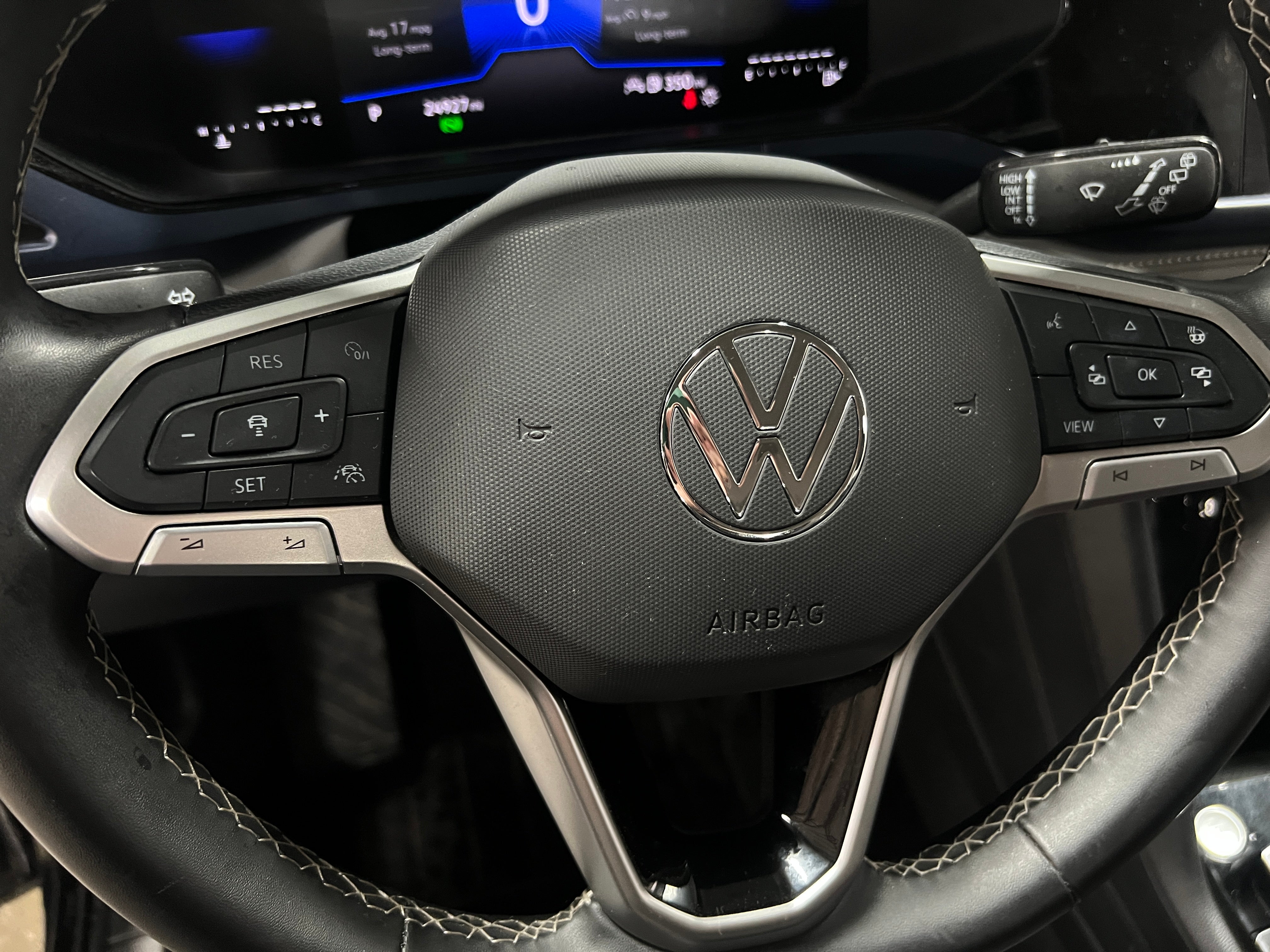 2024 Volkswagen Taos SE 4
