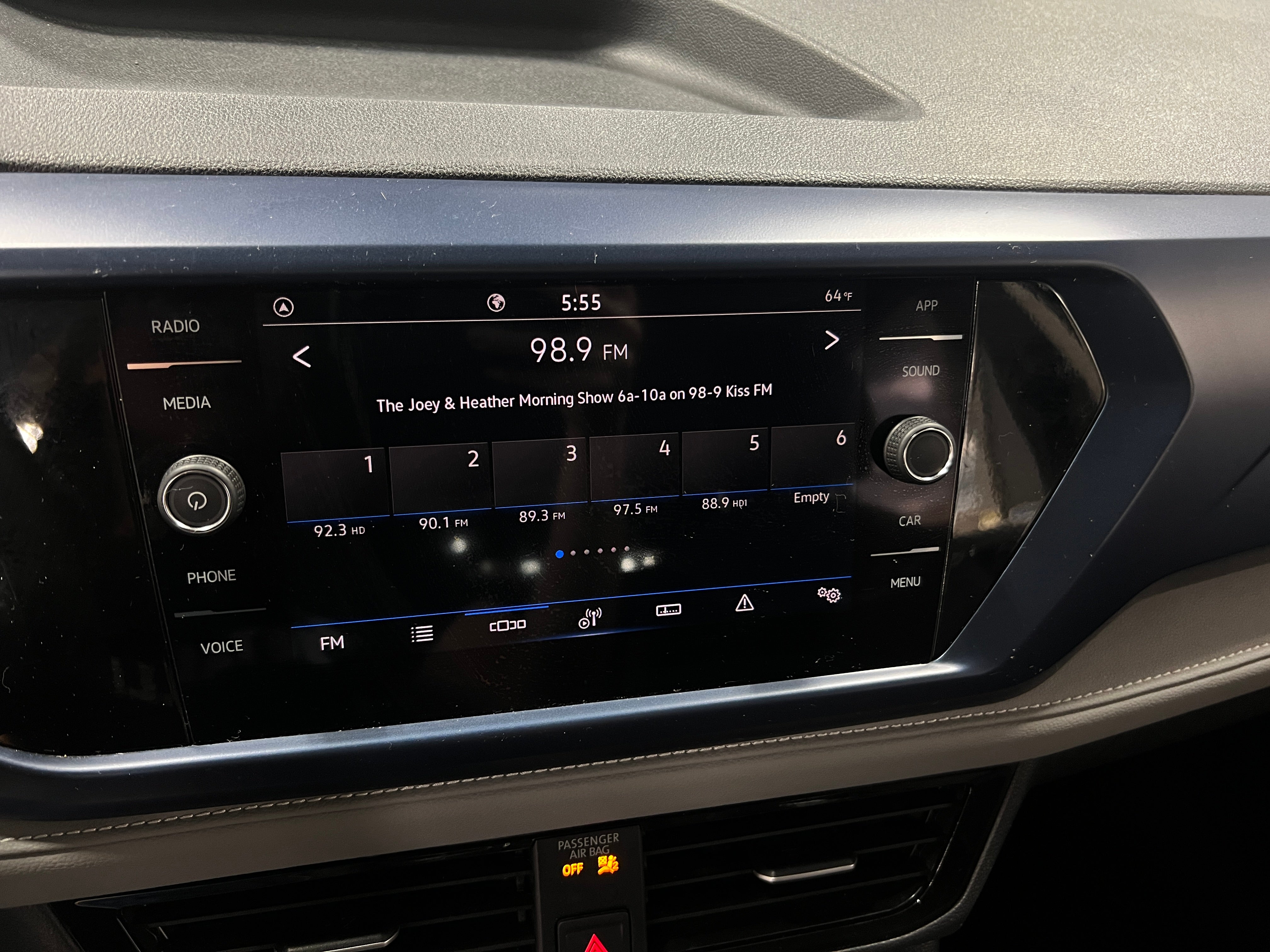 2024 Volkswagen Taos SE 3