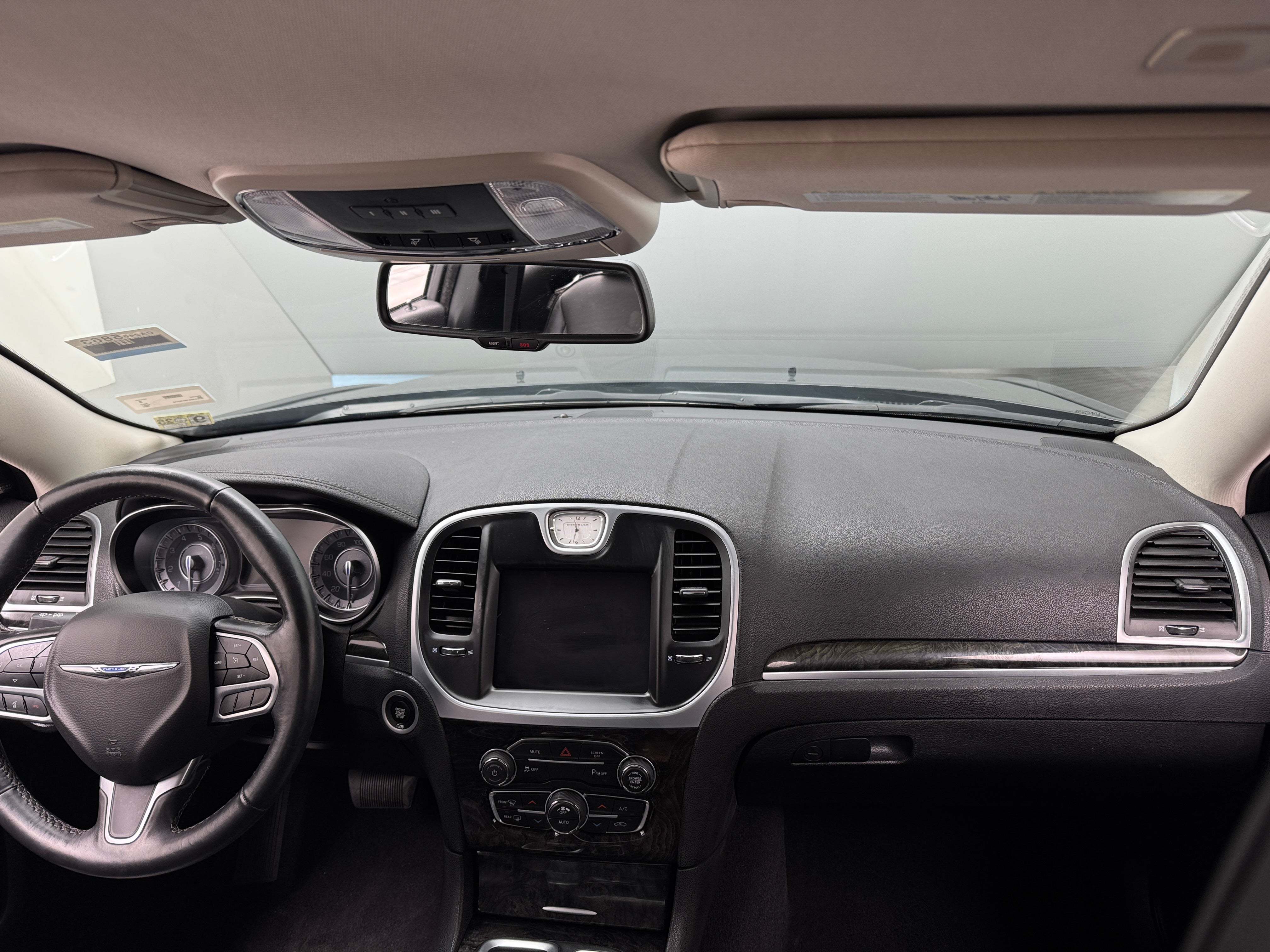 2022 Chrysler 300 Touring 2
