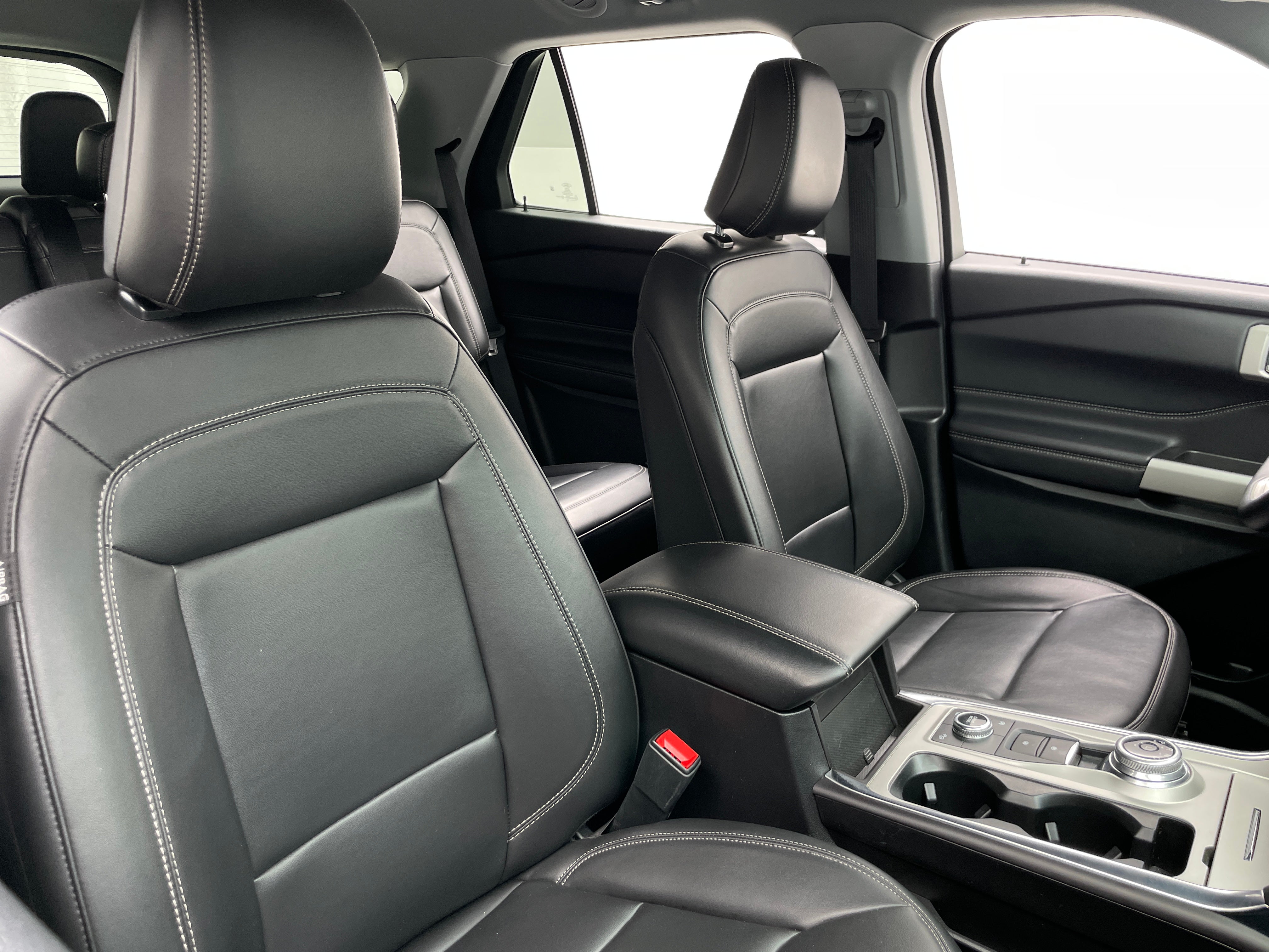 2024 Ford Explorer XLT 2