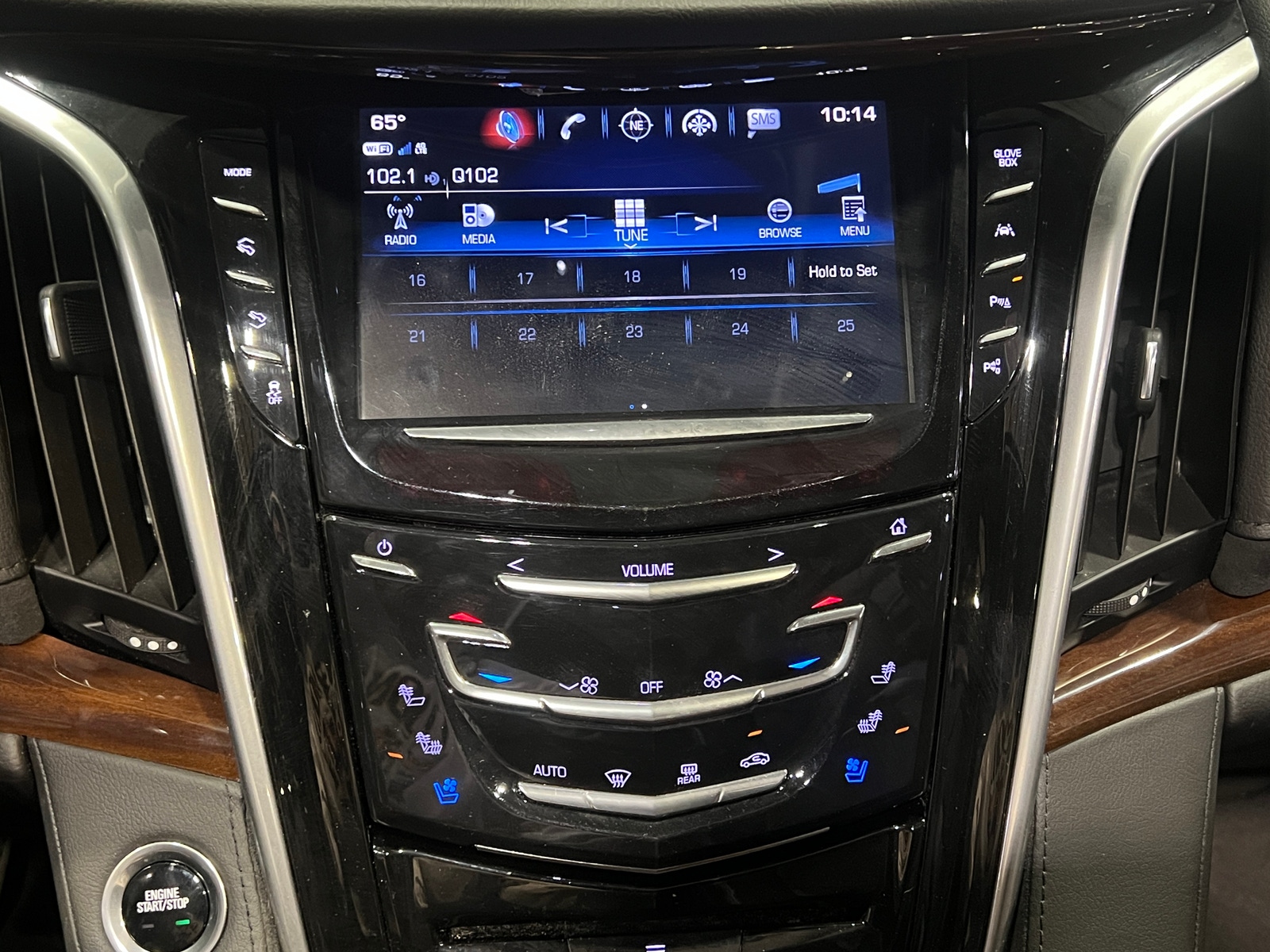 Thumbnail: 2020 Cadillac Escalade - 3