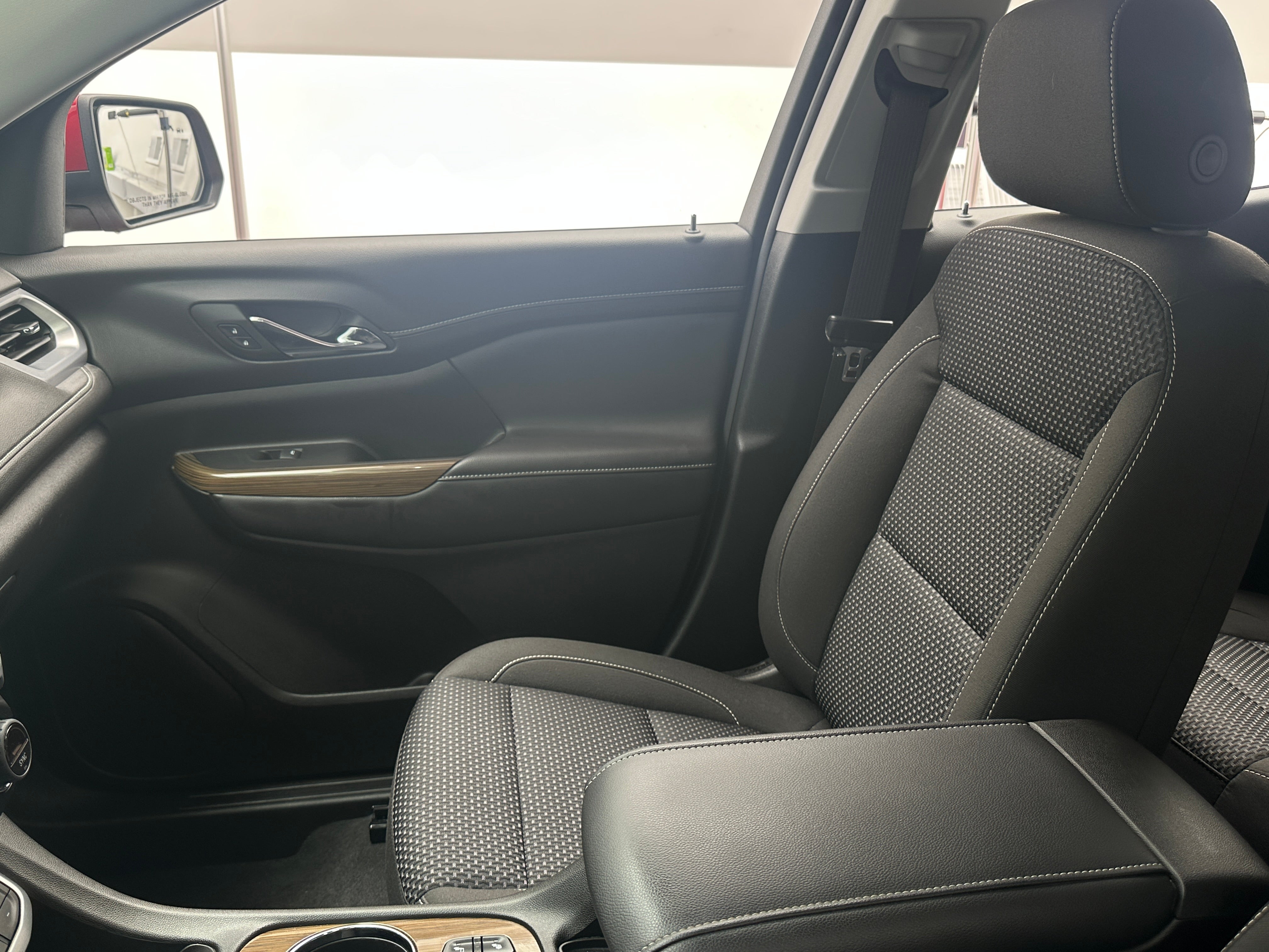 2023 GMC Acadia SLE 2