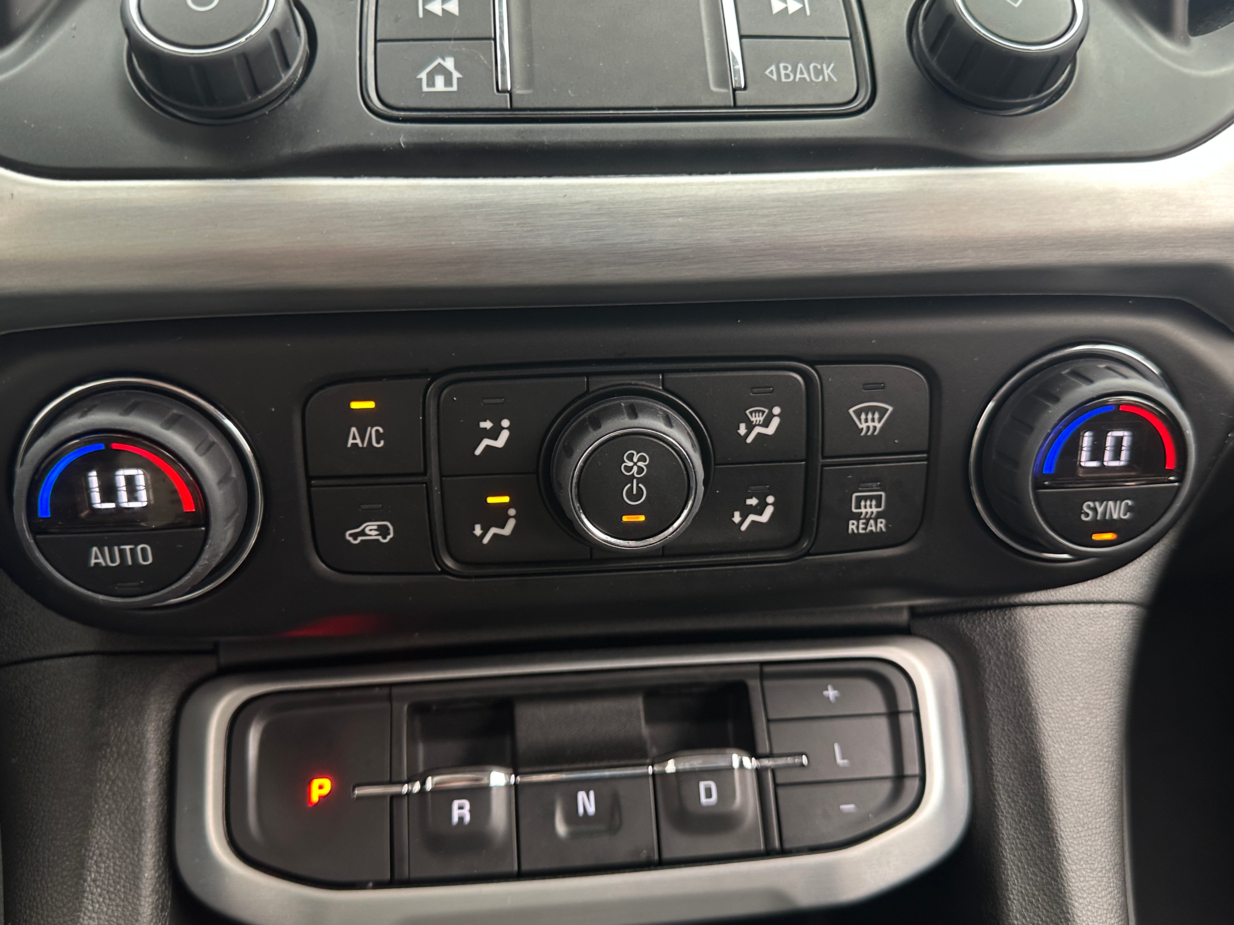 2023 GMC Acadia SLE 4